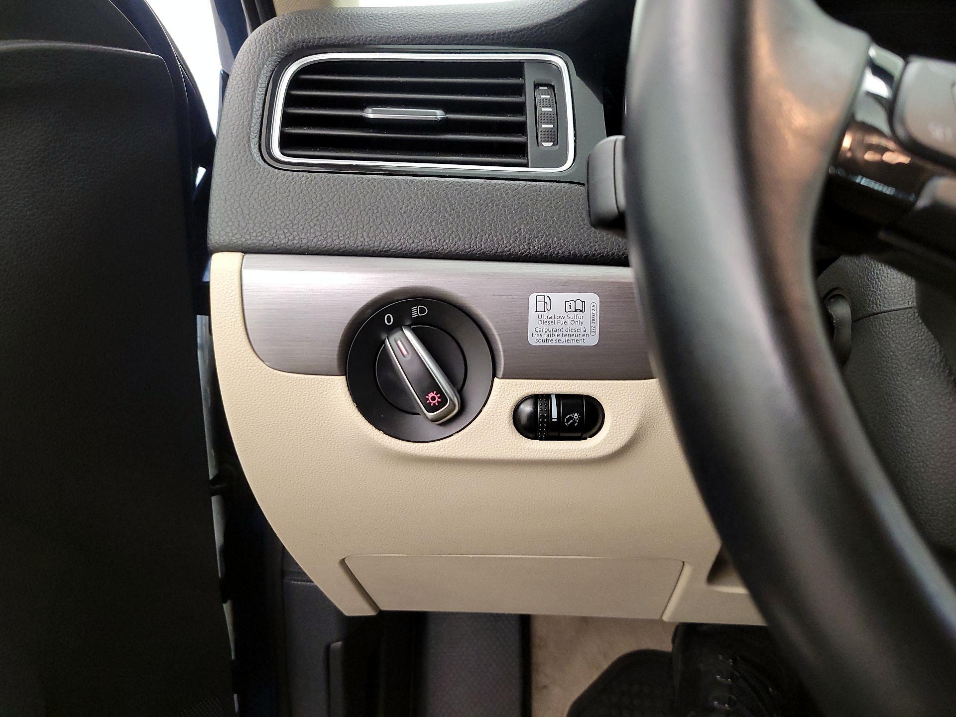 Thumbnail: 2015 Volkswagen Jetta - 13