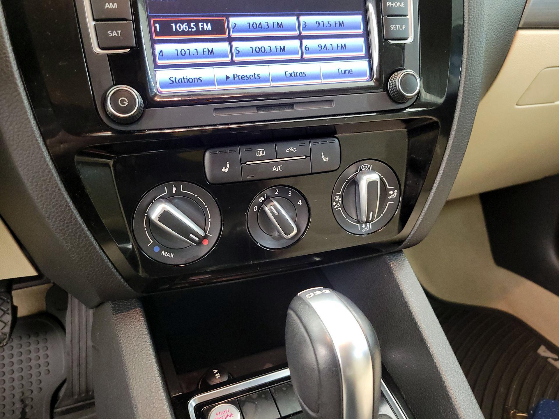 Thumbnail: 2015 Volkswagen Jetta - 16