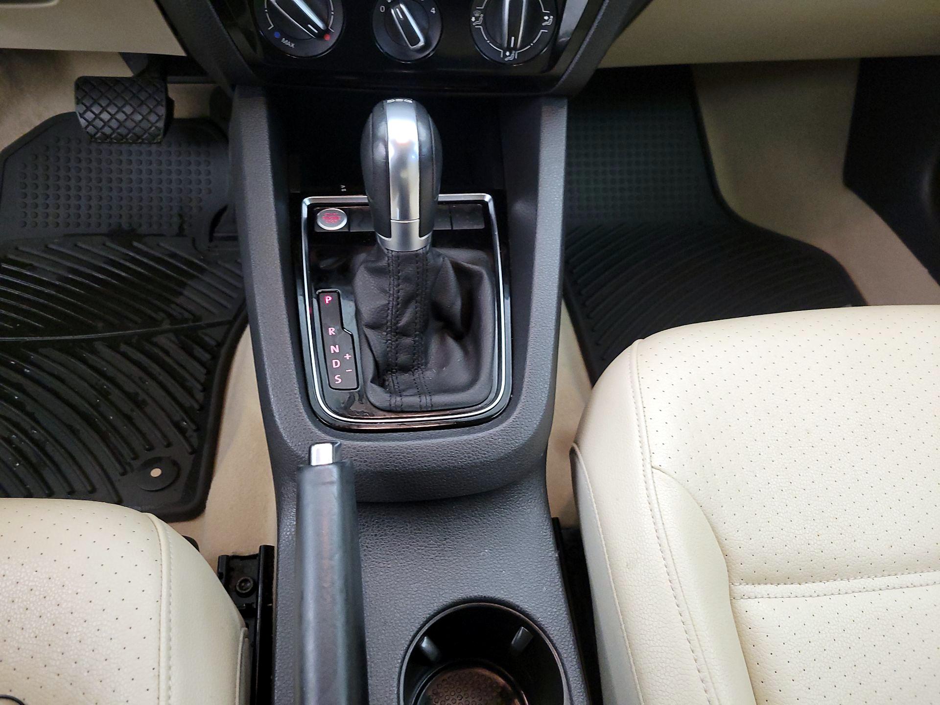 Thumbnail: 2015 Volkswagen Jetta - 17