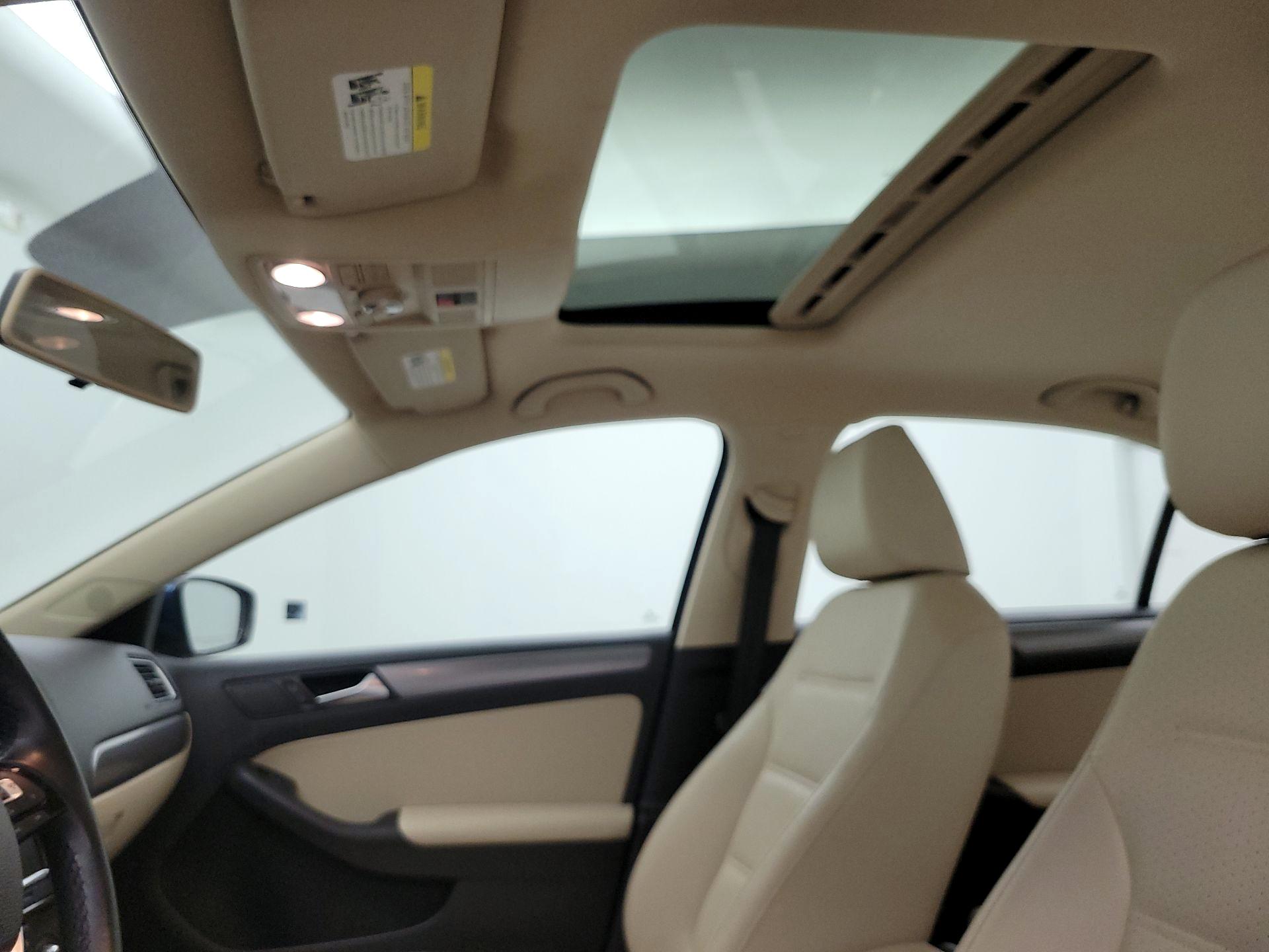 Thumbnail: 2015 Volkswagen Jetta - 19