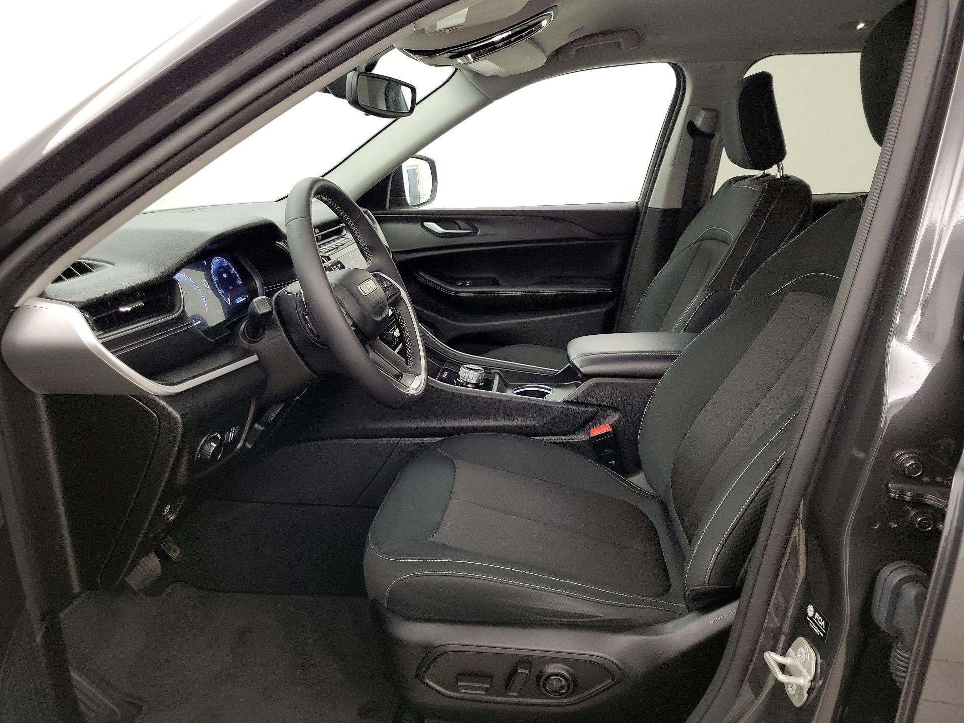 Thumbnail: 2023 Jeep Grand Cherokee - 11