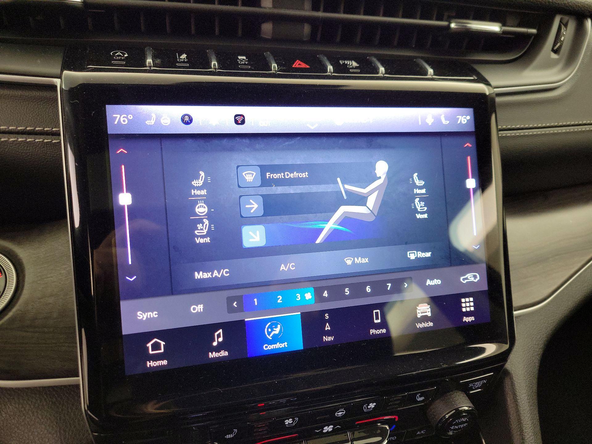 Thumbnail: 2023 Jeep Grand Cherokee - 17