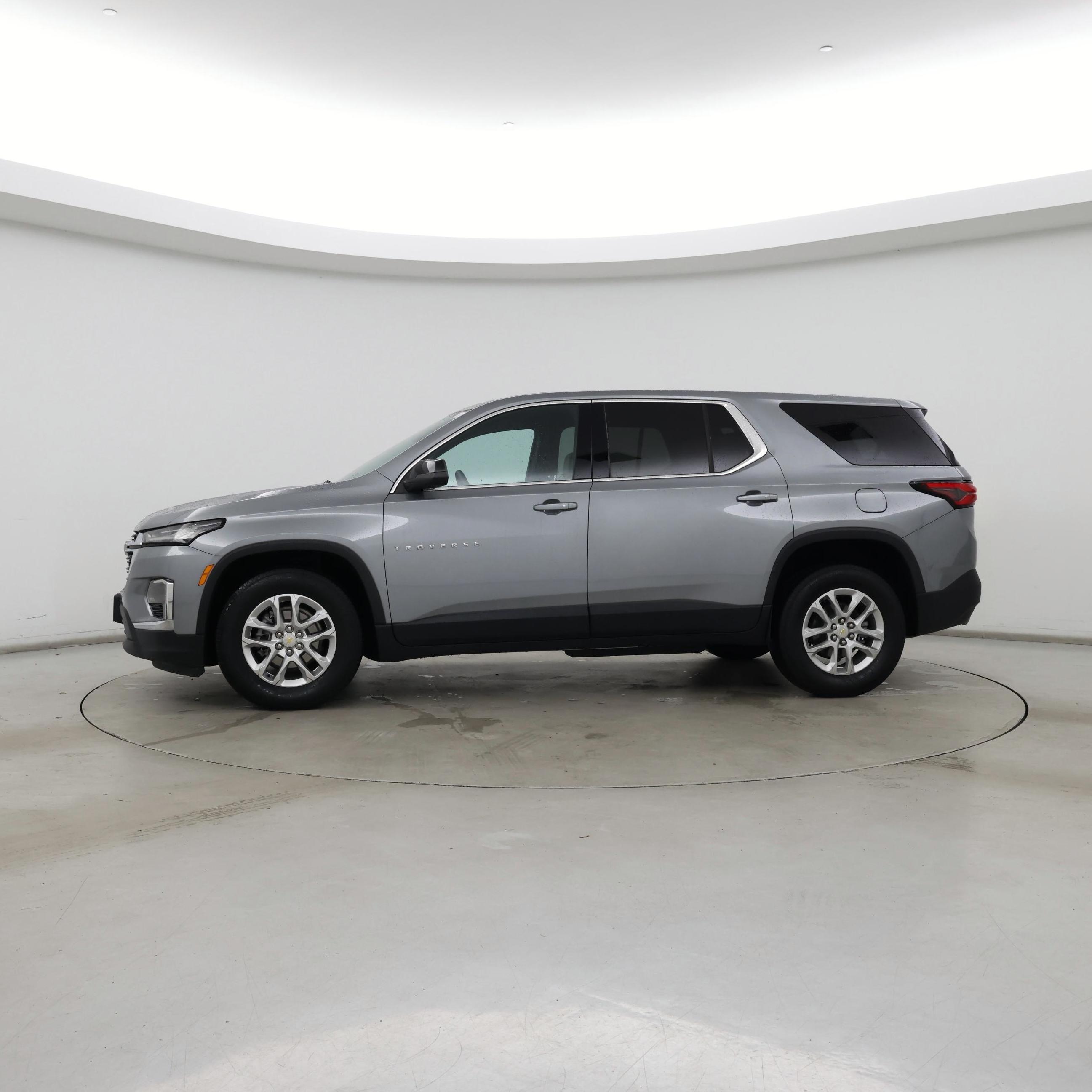 Thumbnail: 2023 Chevrolet Traverse - 3