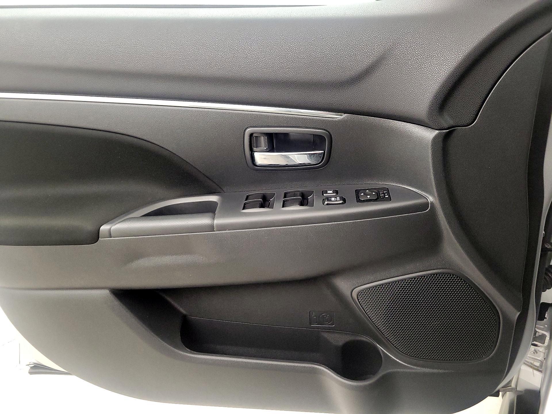 Thumbnail: 2023 Mitsubishi Outlander Sport - 12