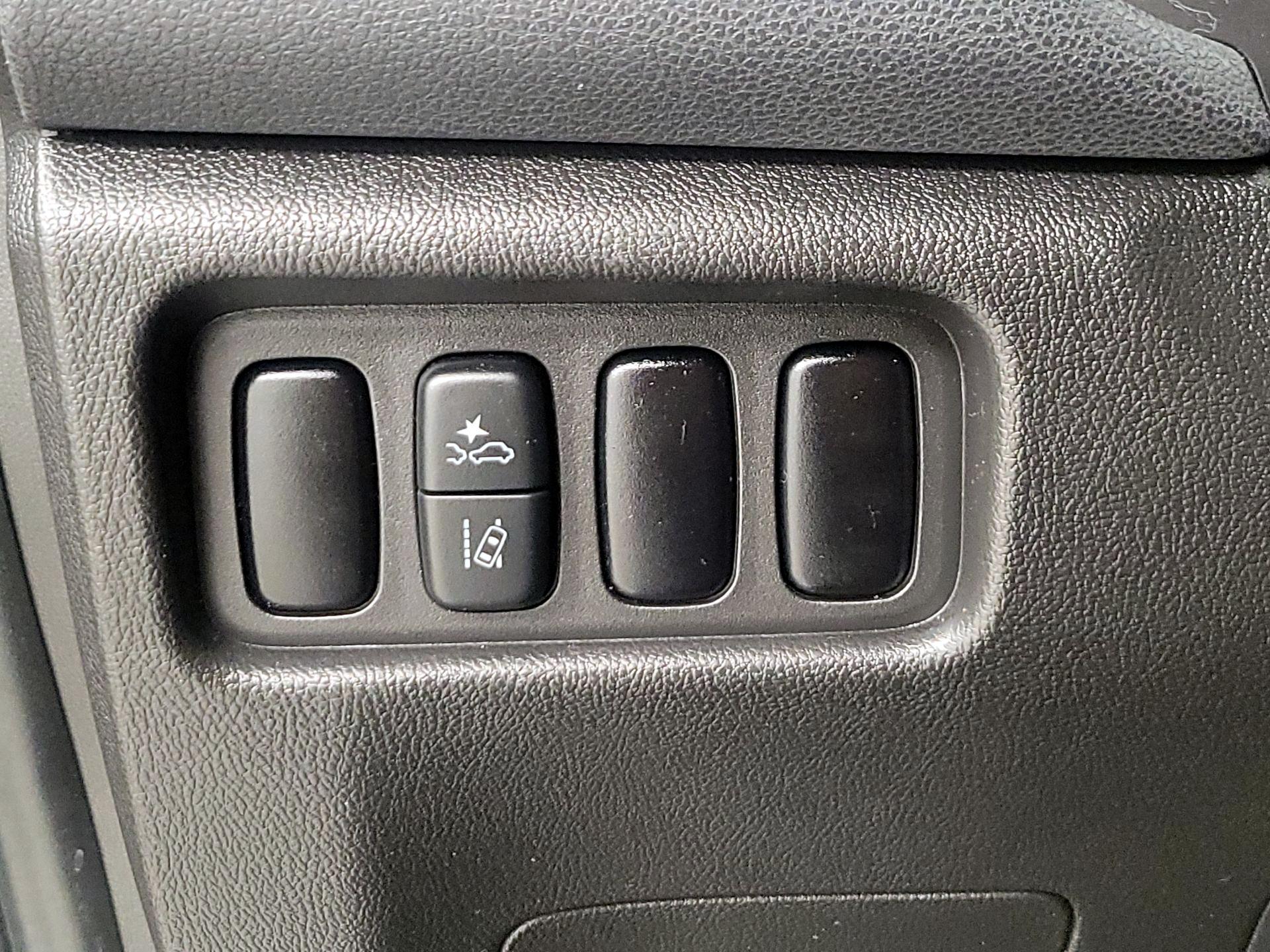 Thumbnail: 2023 Mitsubishi Outlander Sport - 13