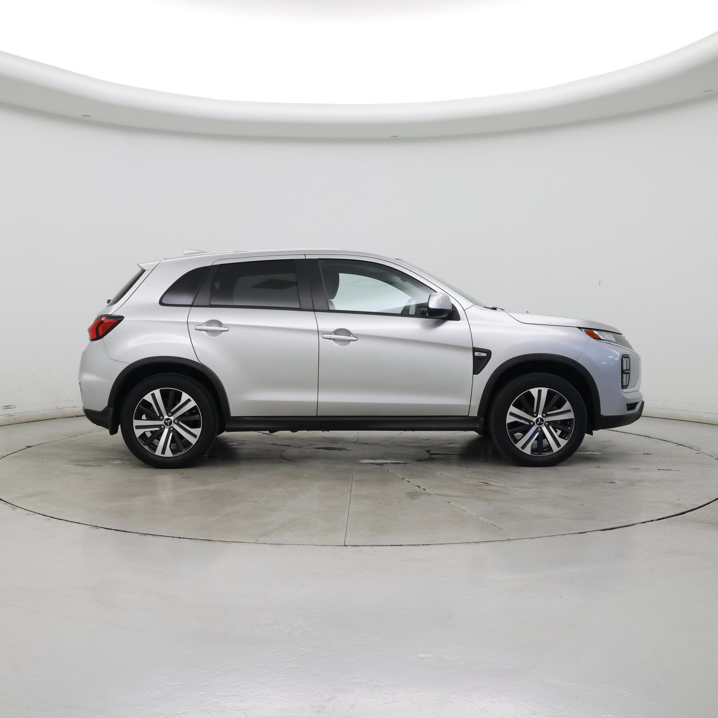 Thumbnail: 2023 Mitsubishi Outlander Sport - 7