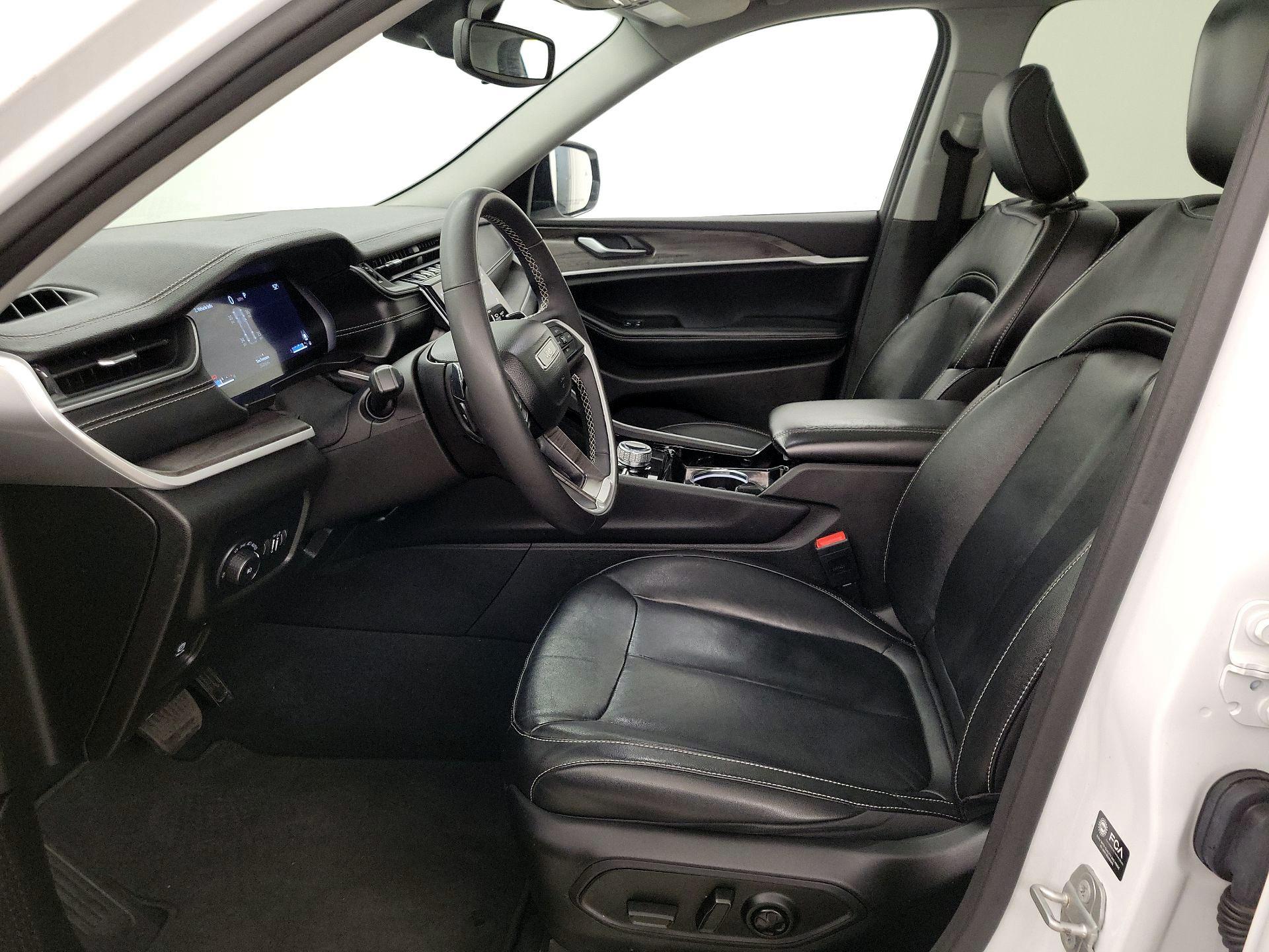 Thumbnail: 2023 Jeep Grand Cherokee - 11