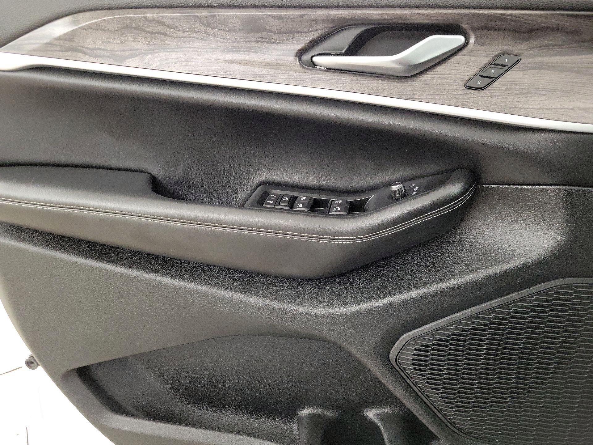 Thumbnail: 2023 Jeep Grand Cherokee - 12