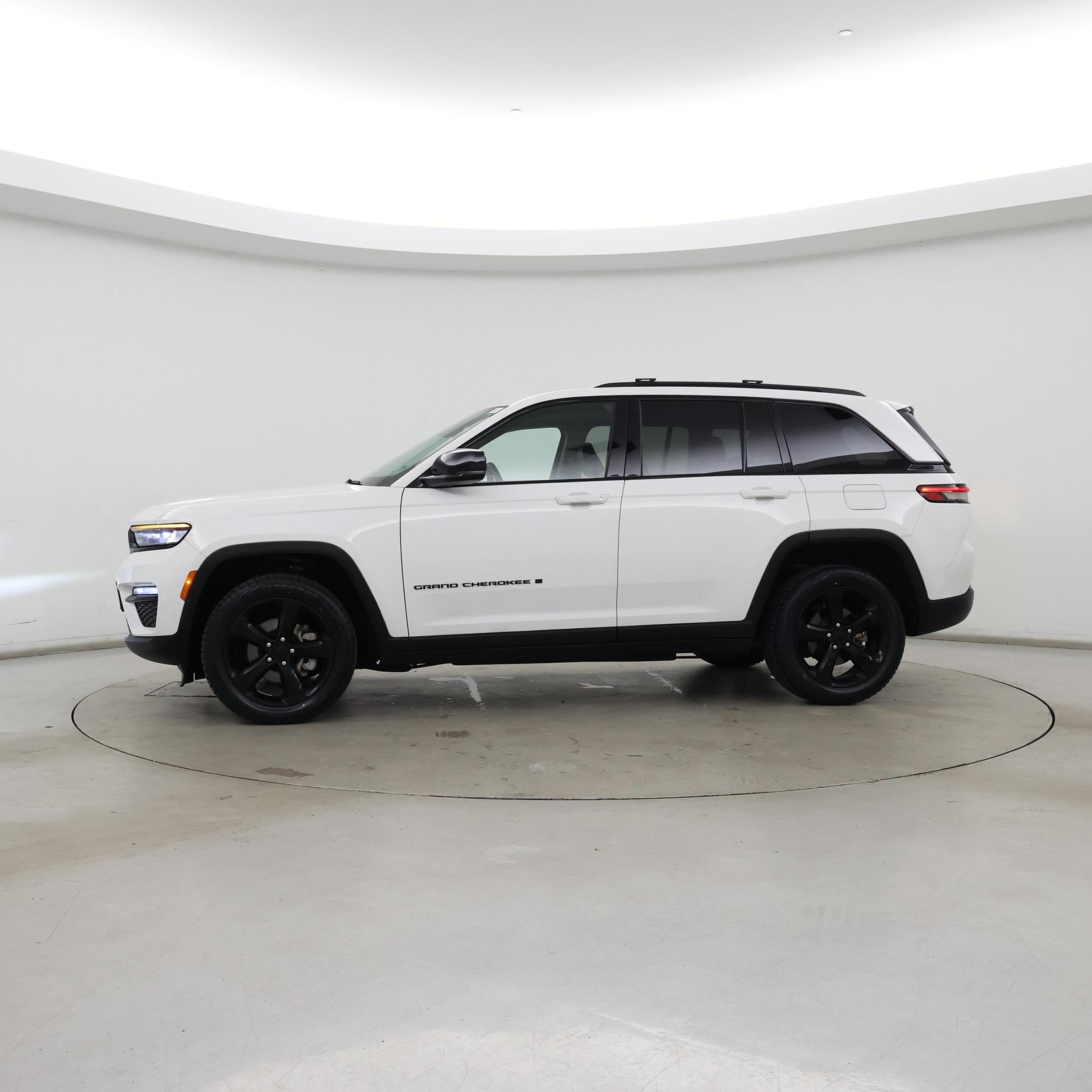 Thumbnail: 2023 Jeep Grand Cherokee - 3