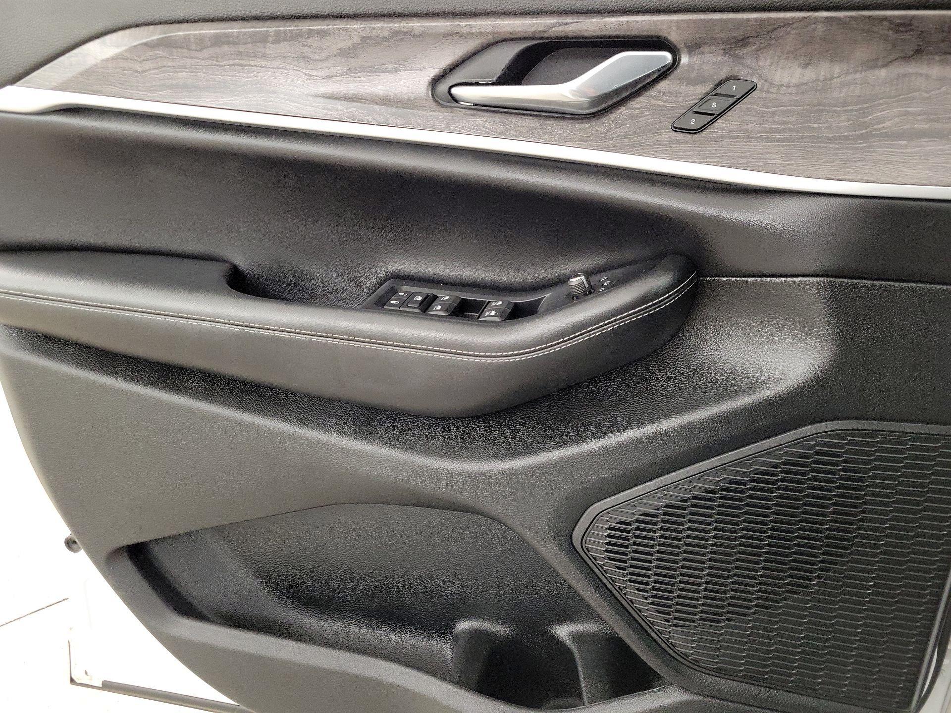 Thumbnail: 2023 Jeep Grand Cherokee - 12