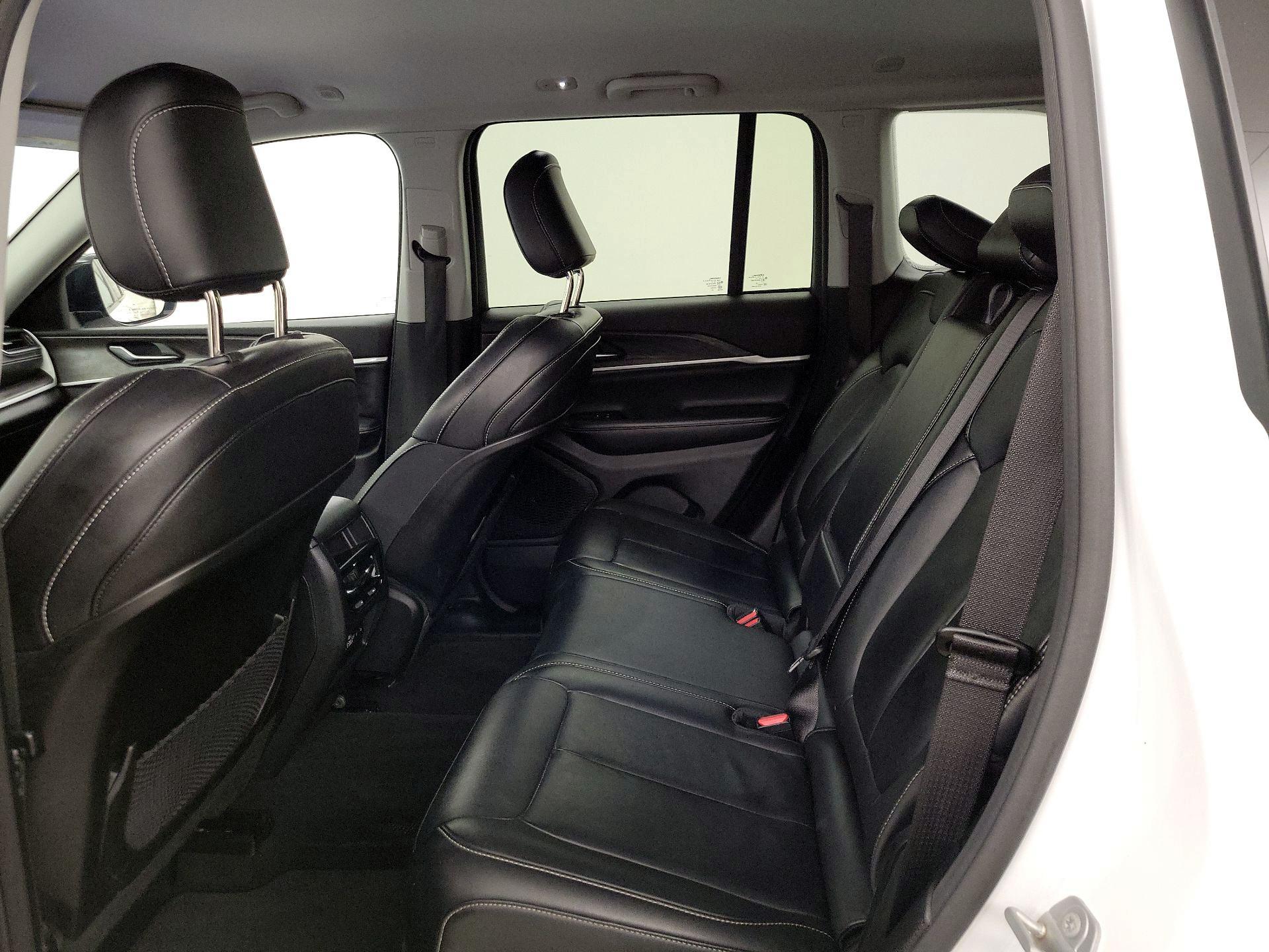 Thumbnail: 2023 Jeep Grand Cherokee - 20