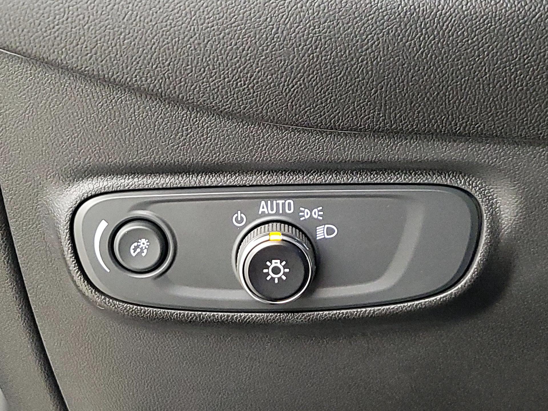 Thumbnail: 2022 Chevrolet Equinox - 13