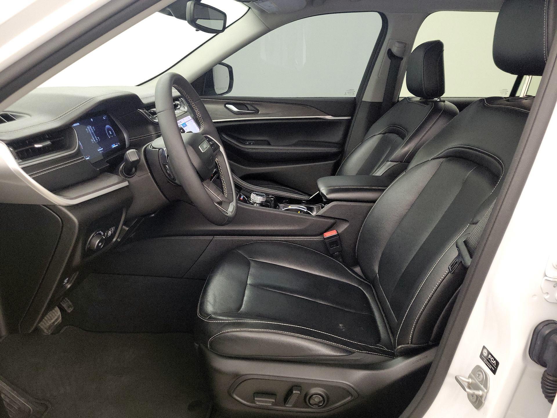 Thumbnail: 2023 Jeep Grand Cherokee - 11