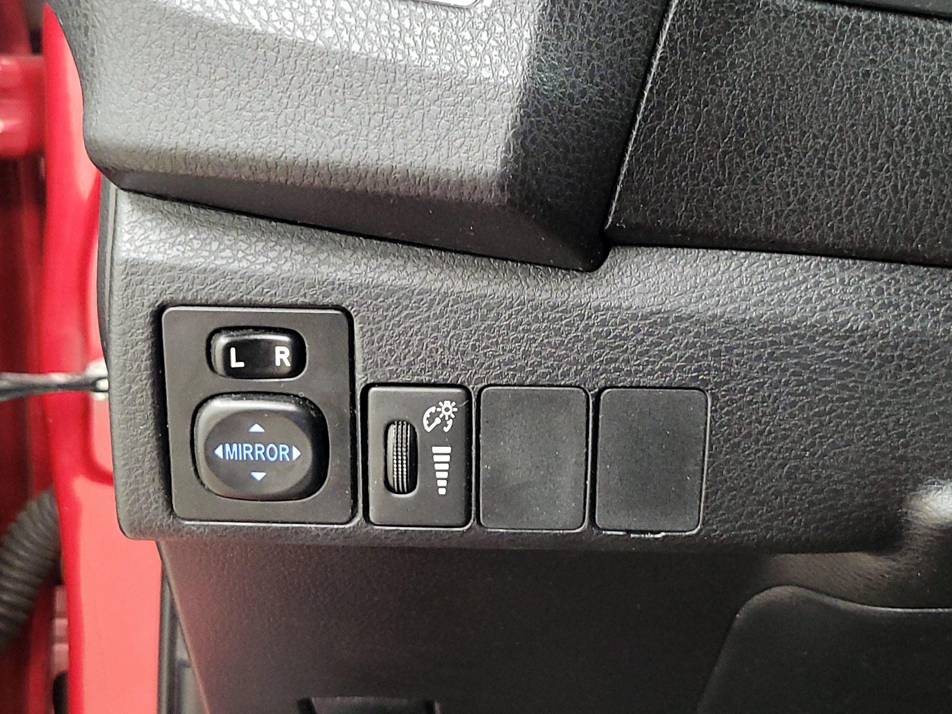 Thumbnail: 2016 Toyota Corolla - 13