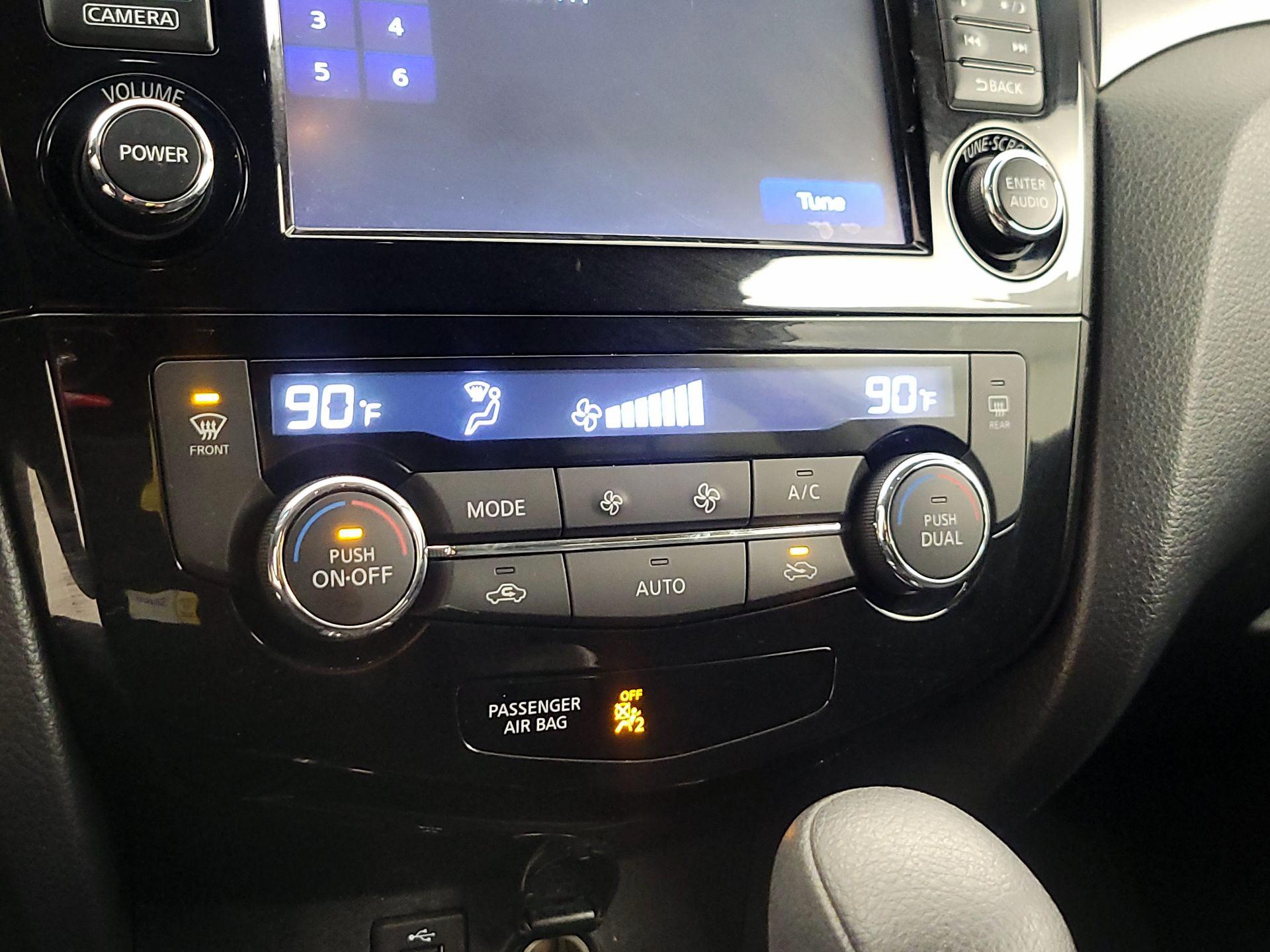 Thumbnail: 2016 Nissan Rogue - 17