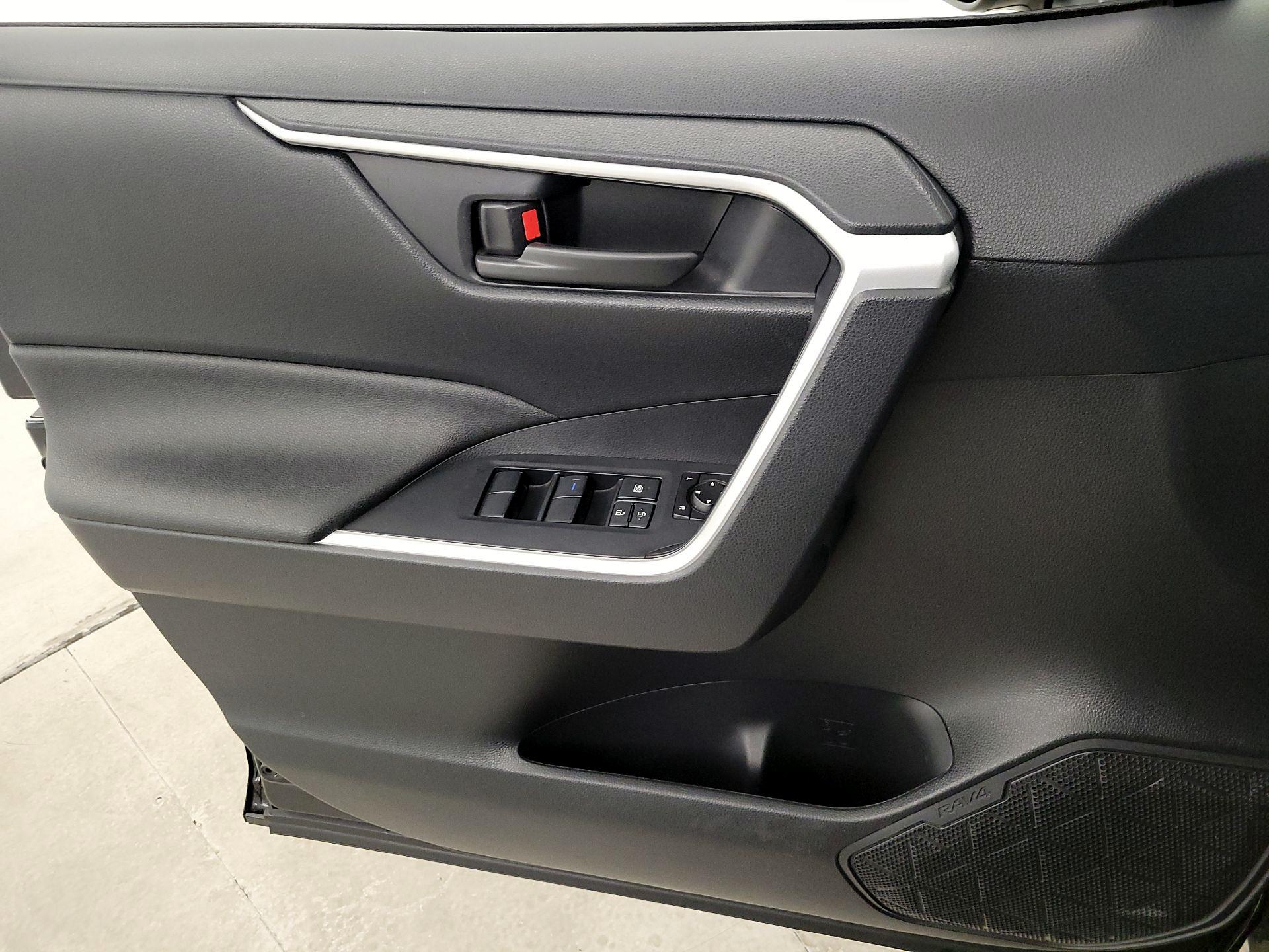 Thumbnail: 2021 Toyota RAV4 - 12