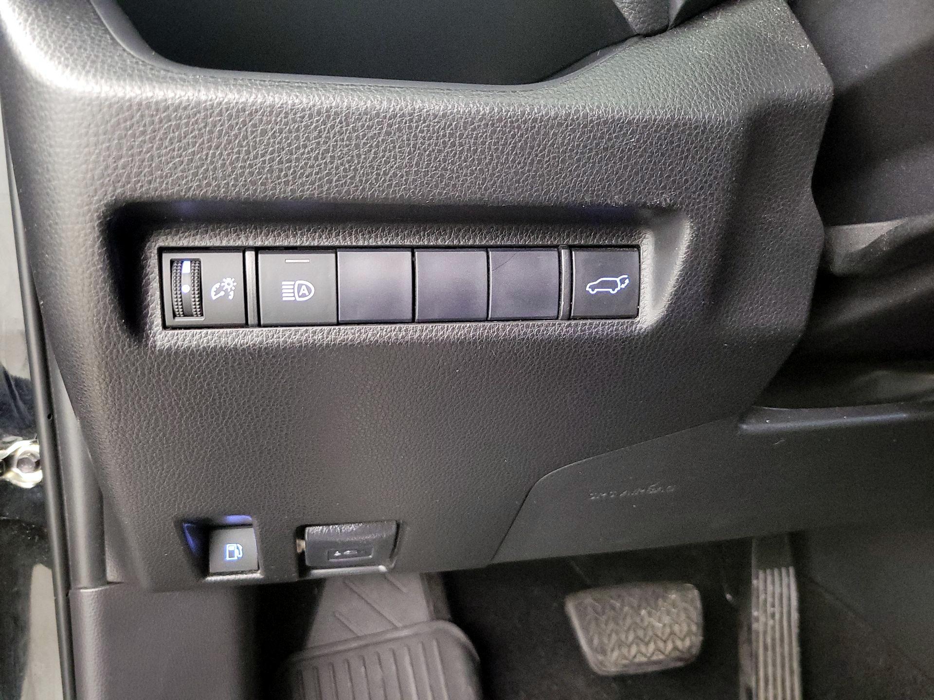 Thumbnail: 2021 Toyota RAV4 - 13