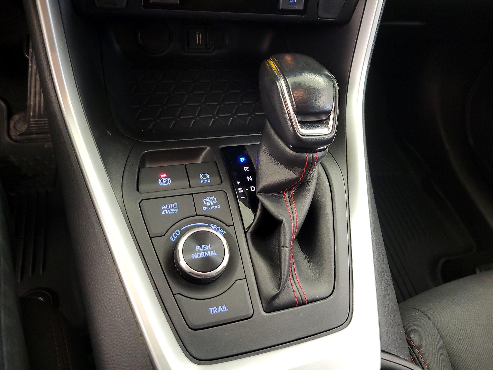 Thumbnail: 2021 Toyota RAV4 - 17