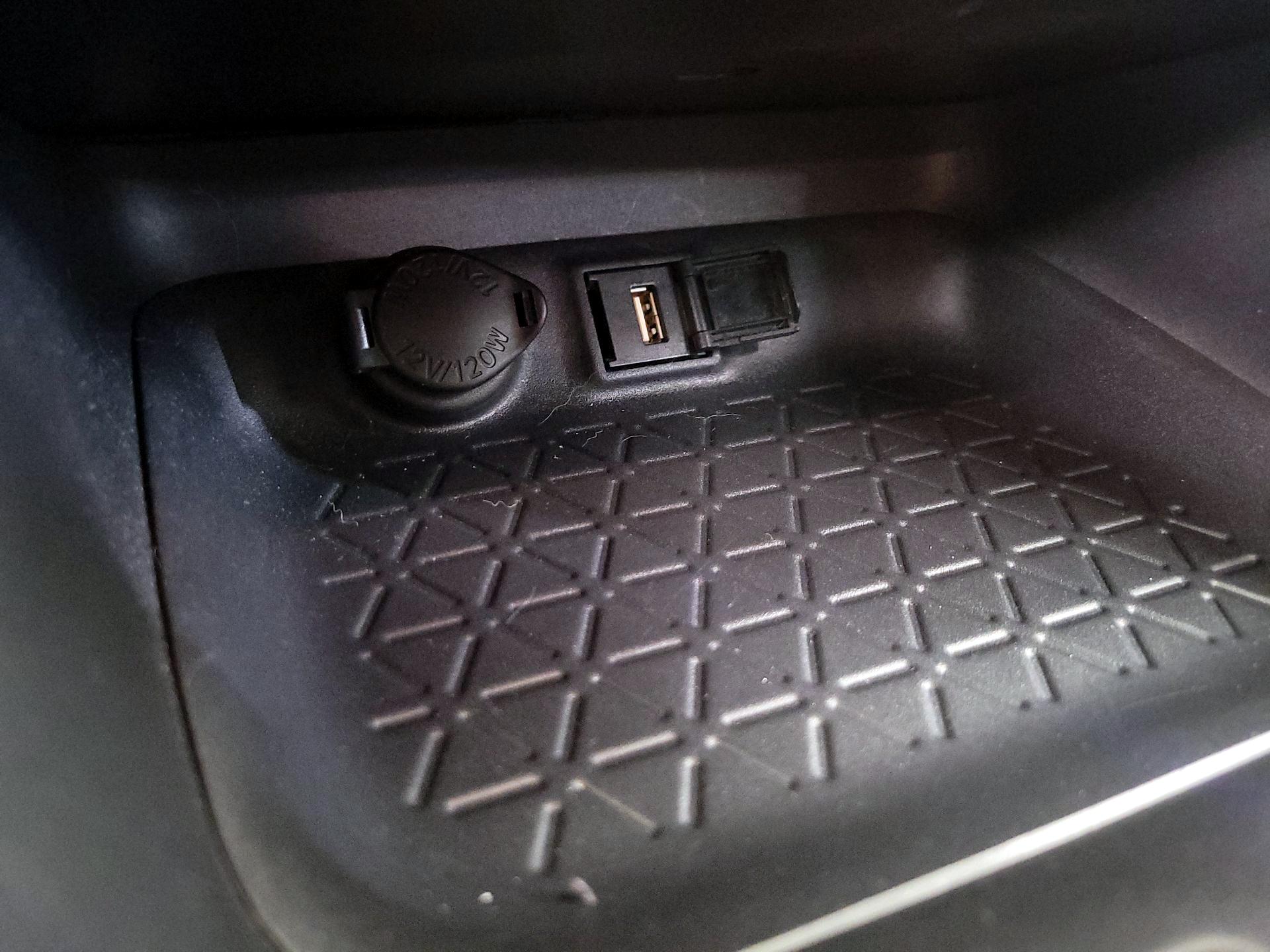 Thumbnail: 2021 Toyota RAV4 - 18