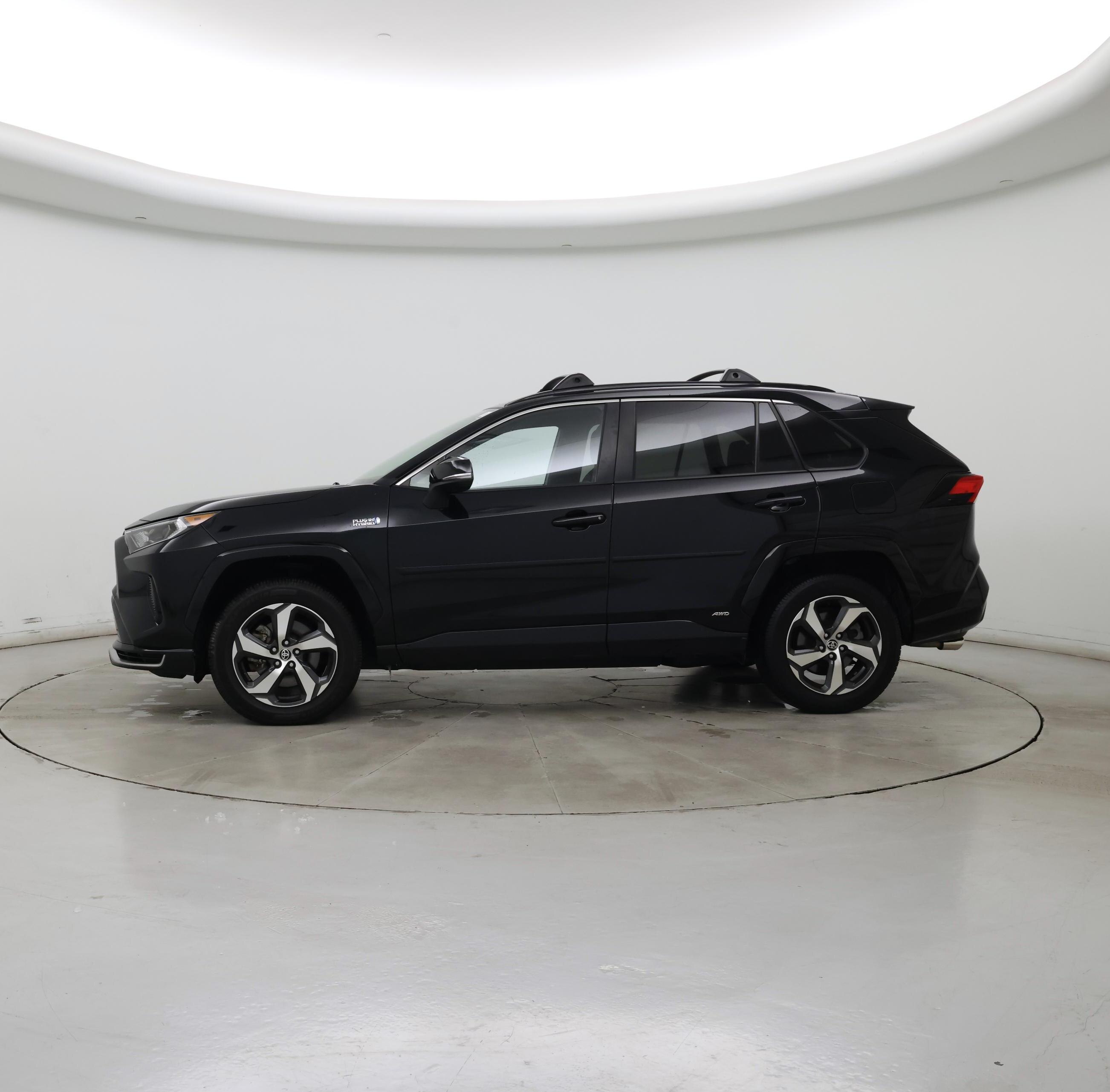 Thumbnail: 2021 Toyota RAV4 - 3