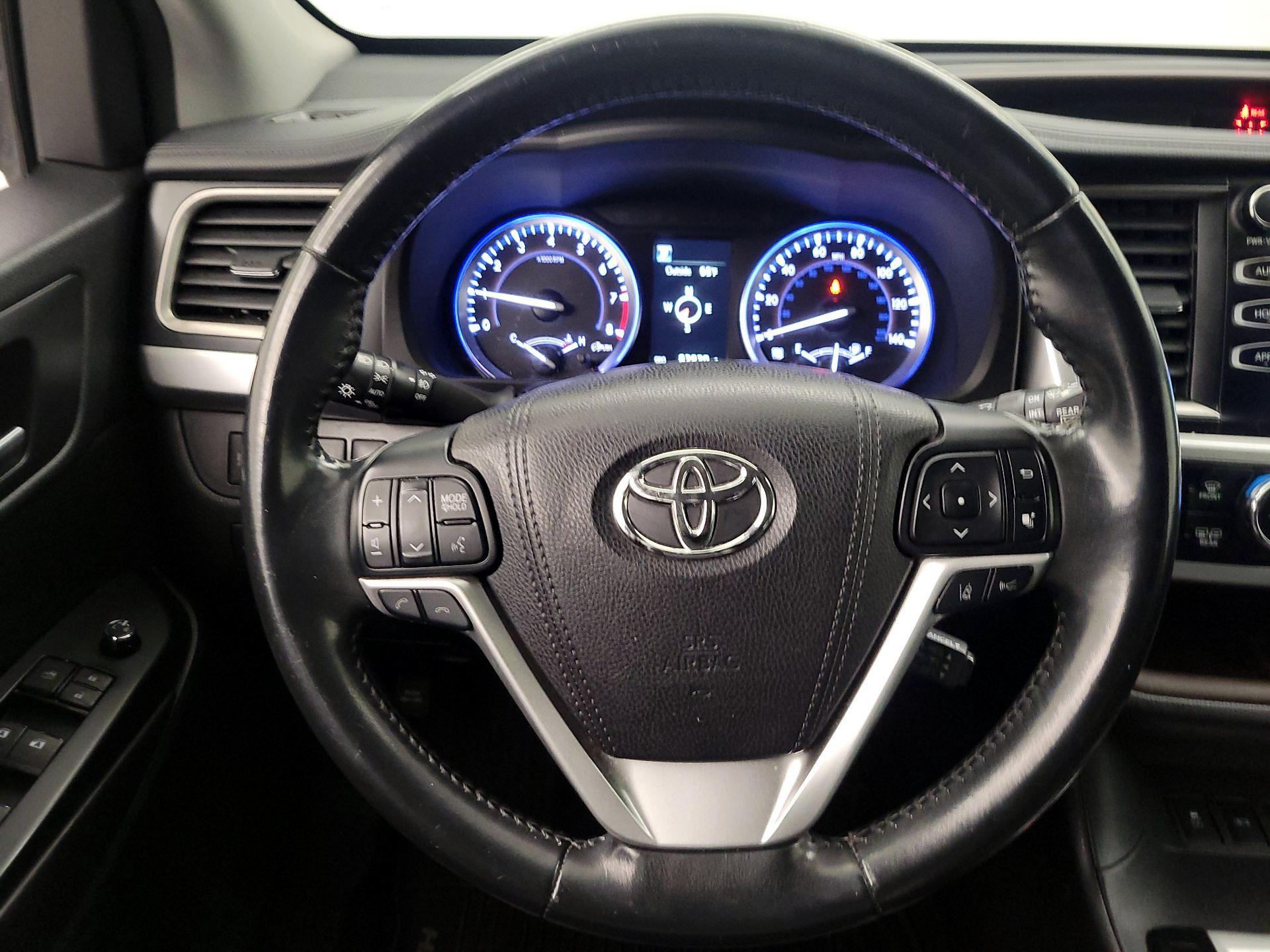 Thumbnail: 2017 Toyota Highlander - 10