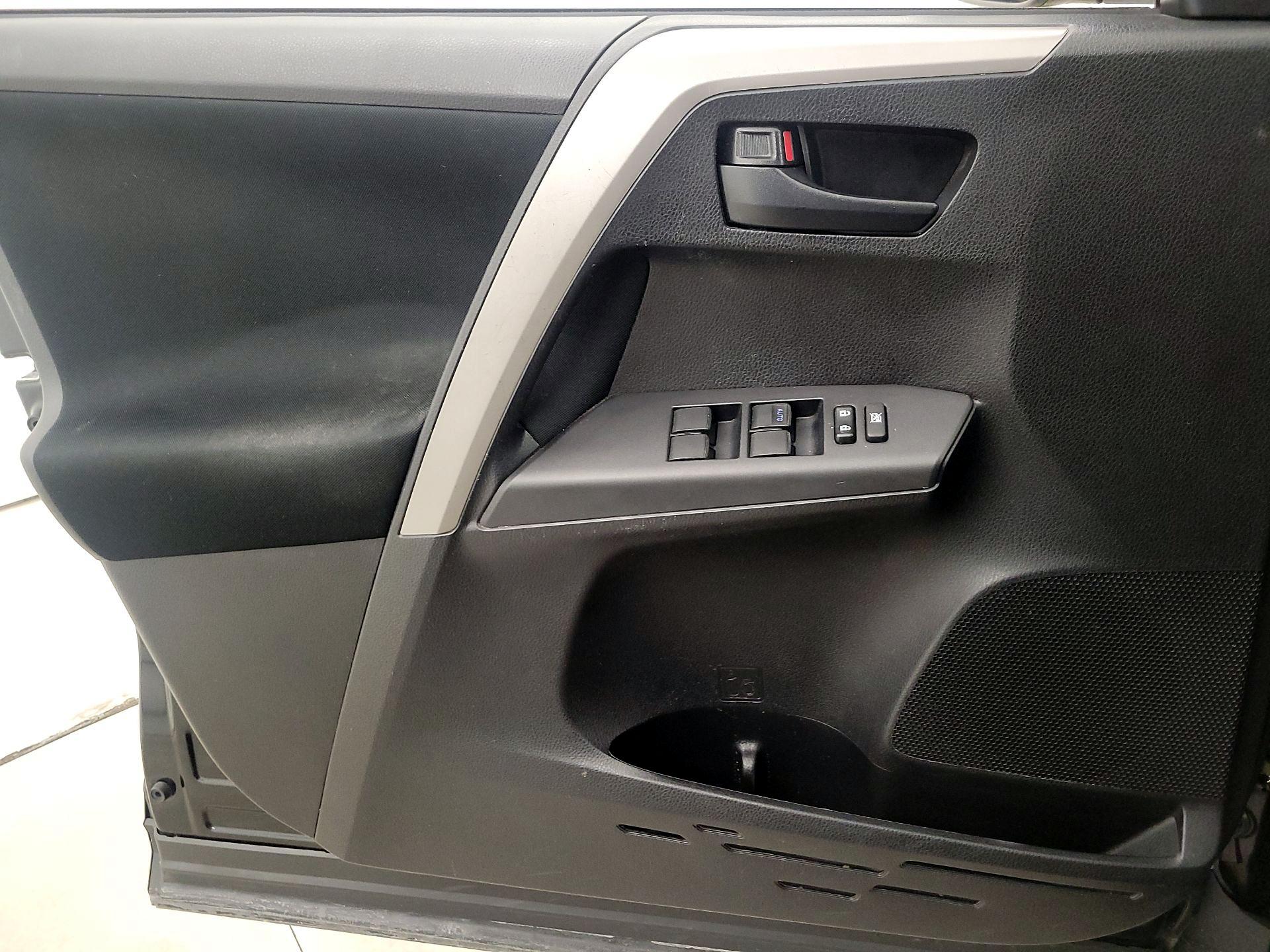 Thumbnail: 2017 Toyota RAV4 - 12