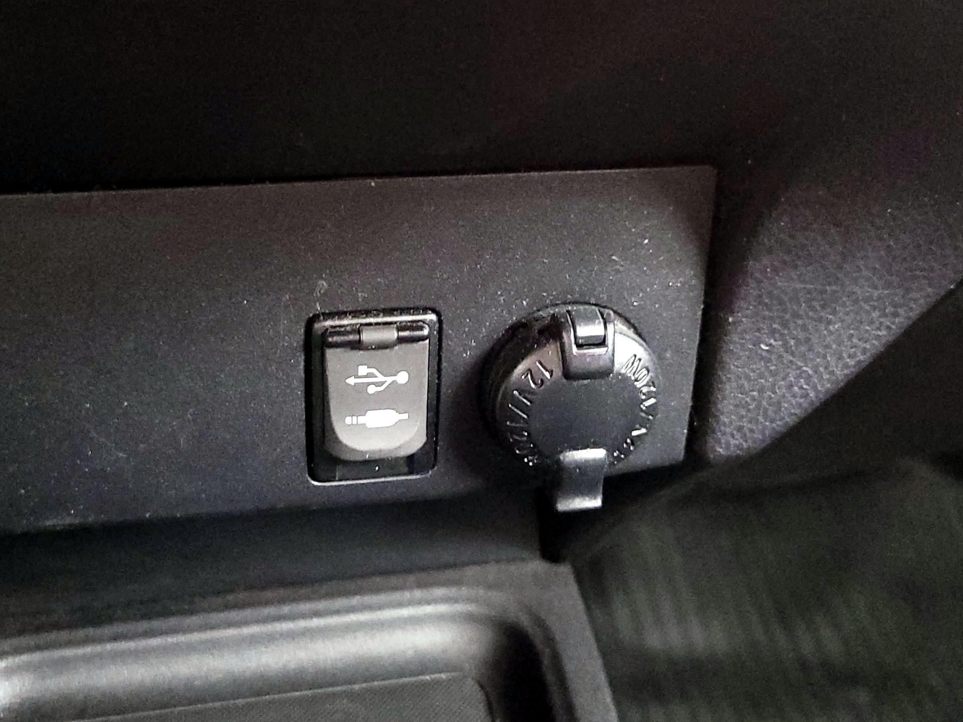 Thumbnail: 2017 Toyota RAV4 - 18