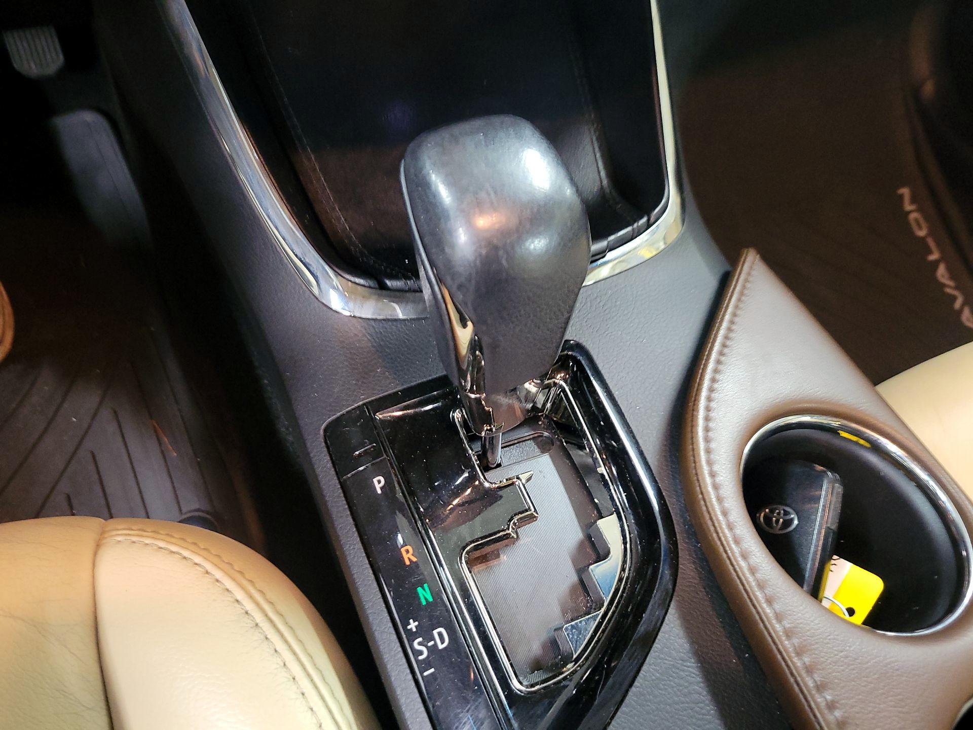 Thumbnail: 2015 Toyota Avalon - 17