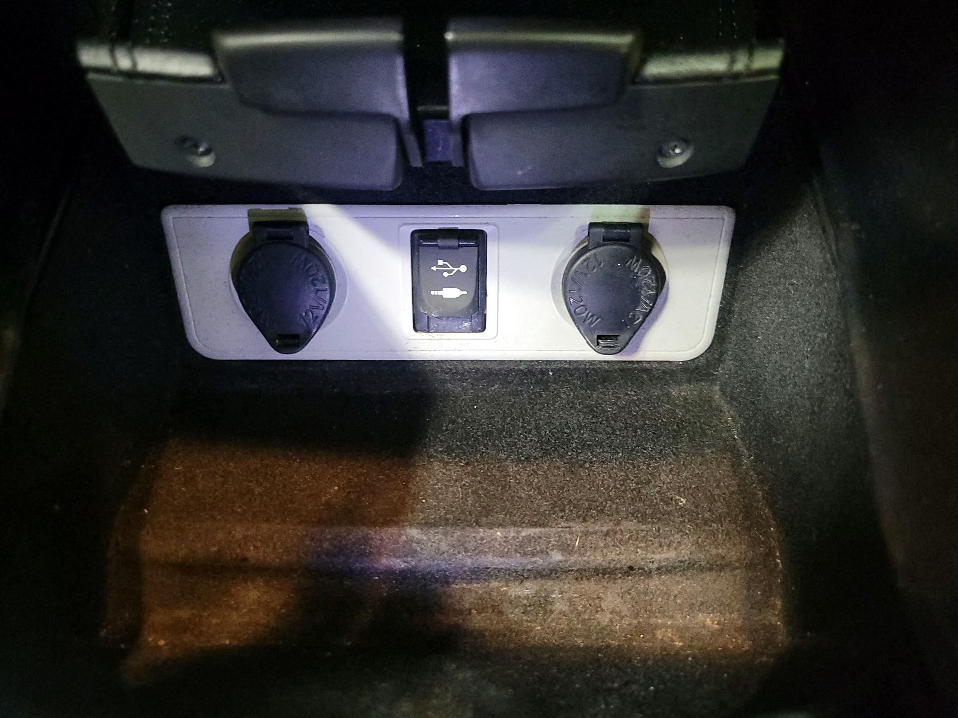 Thumbnail: 2015 Toyota Avalon - 18