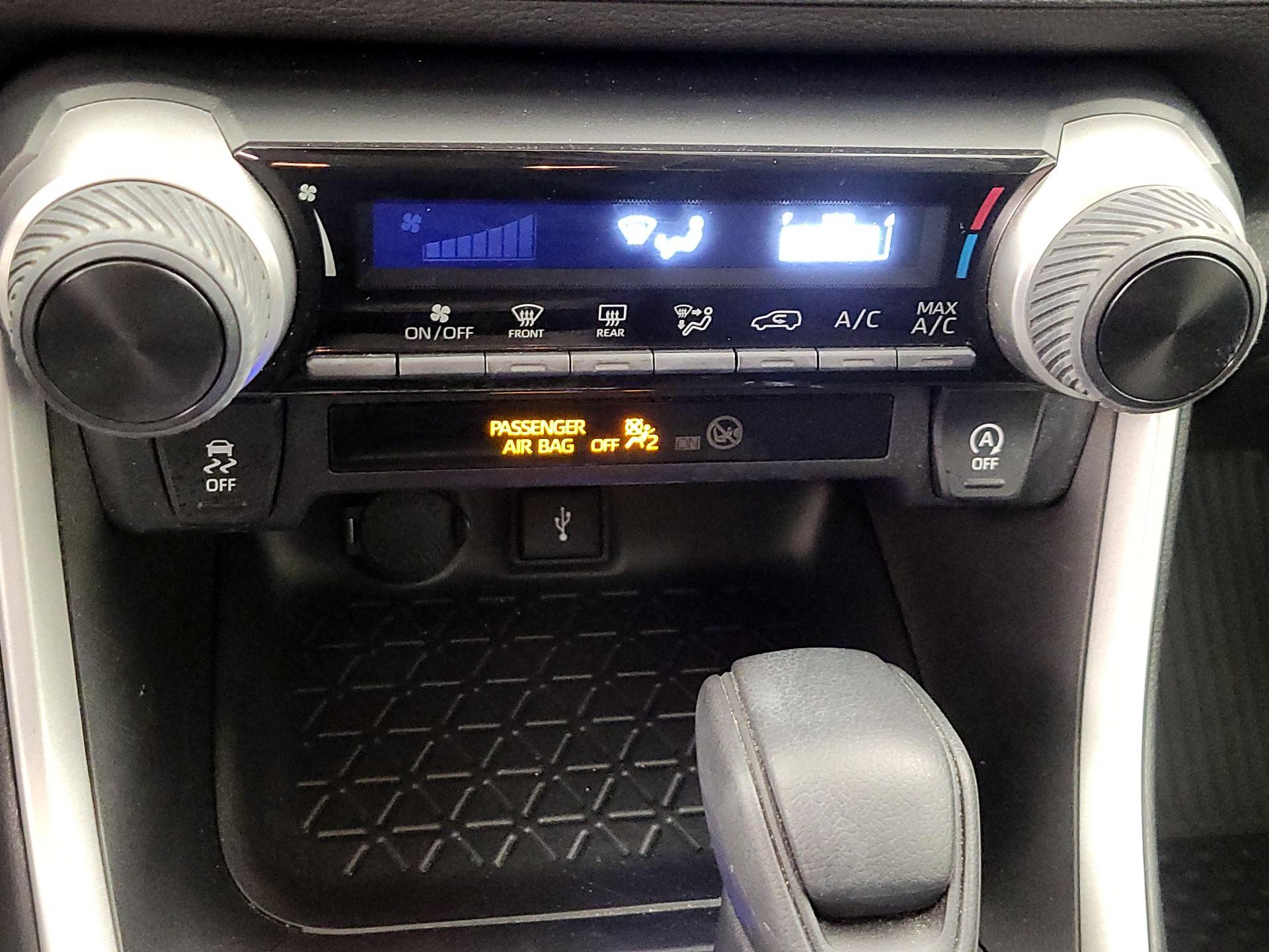 Thumbnail: 2020 Toyota RAV4 - 16