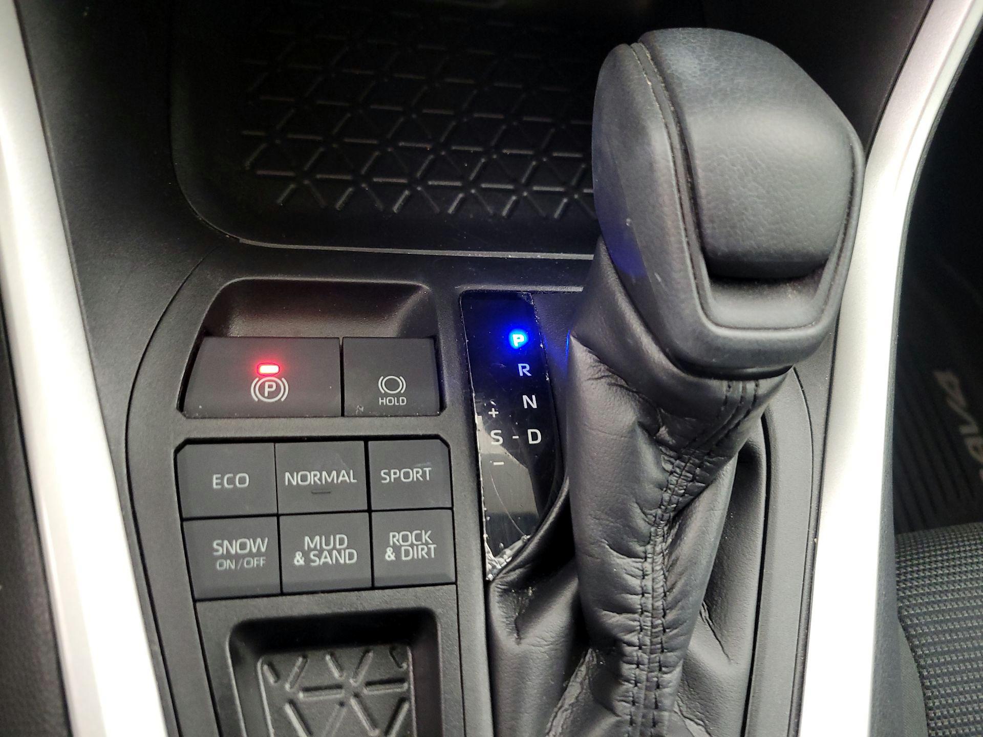 Thumbnail: 2020 Toyota RAV4 - 17