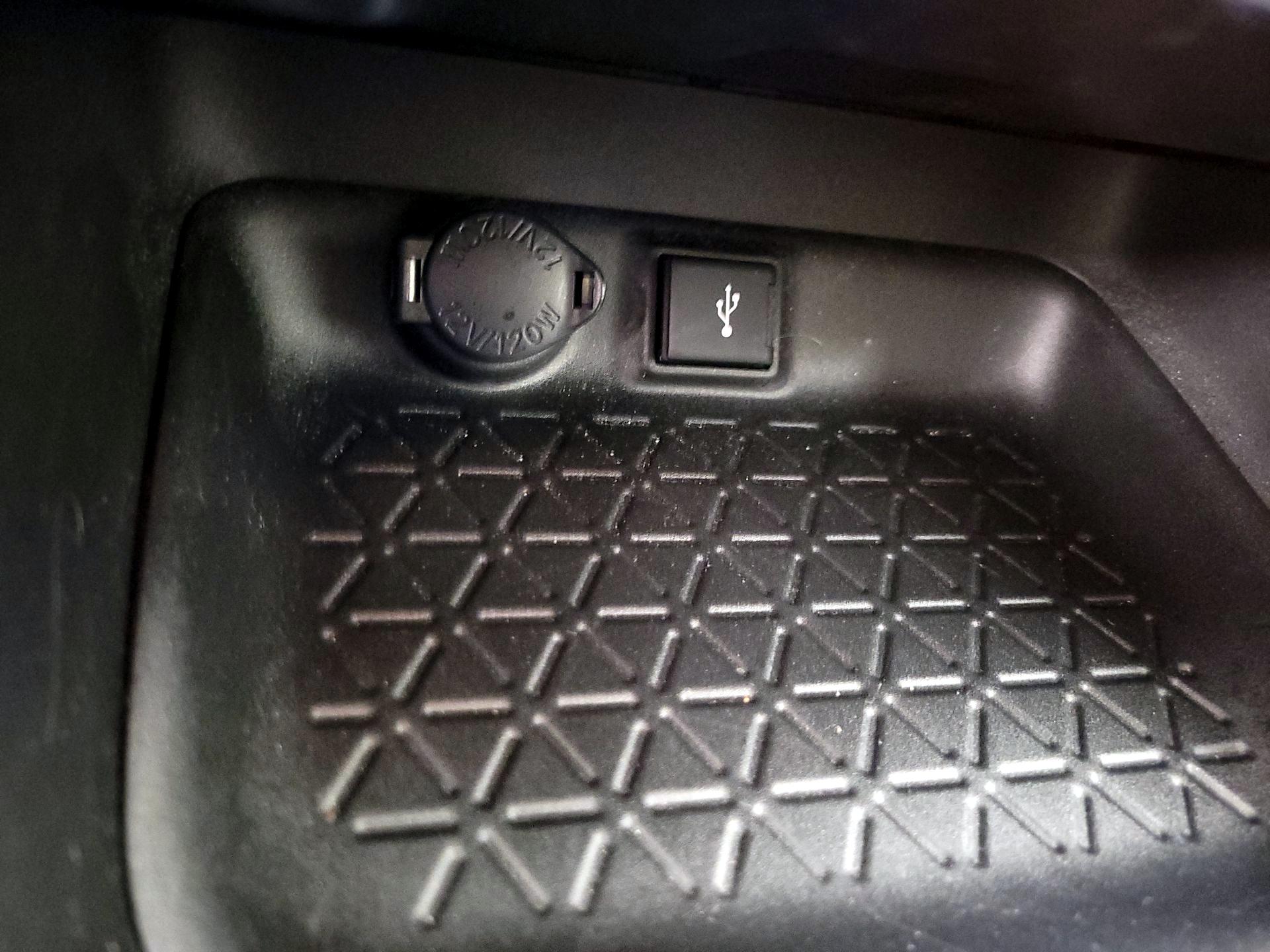 Thumbnail: 2020 Toyota RAV4 - 18