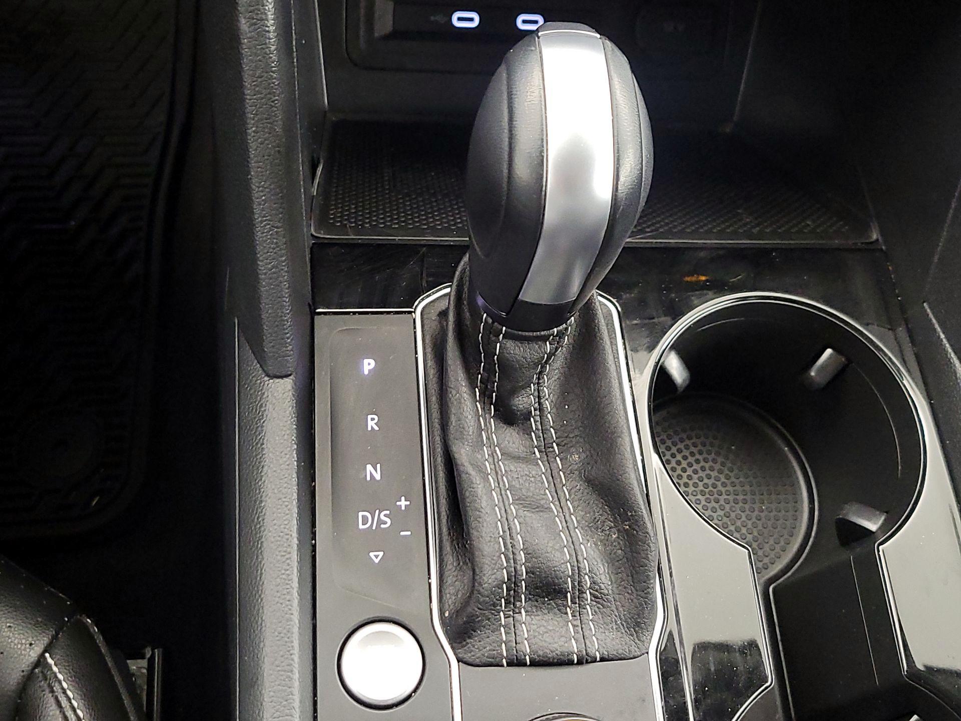 Thumbnail: 2022 Volkswagen Atlas - 17