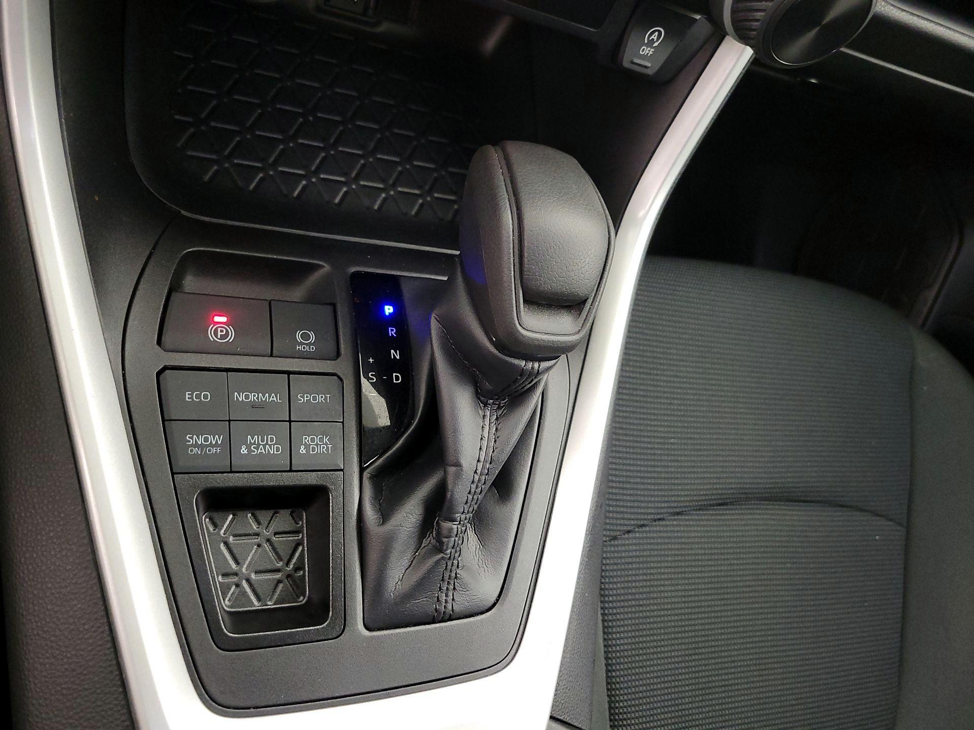 Thumbnail: 2022 Toyota RAV4 - 17