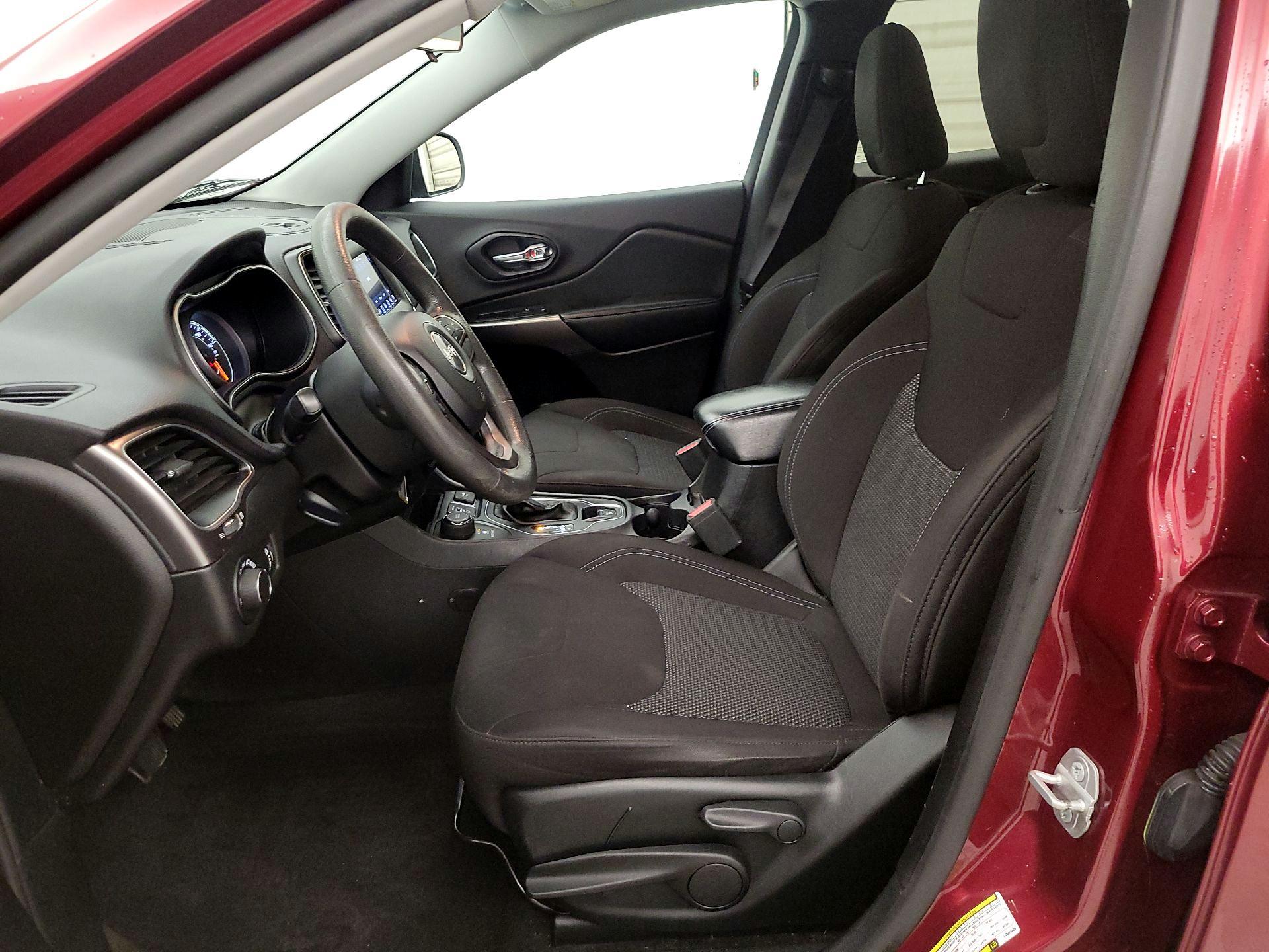 Thumbnail: 2020 Jeep Cherokee - 11