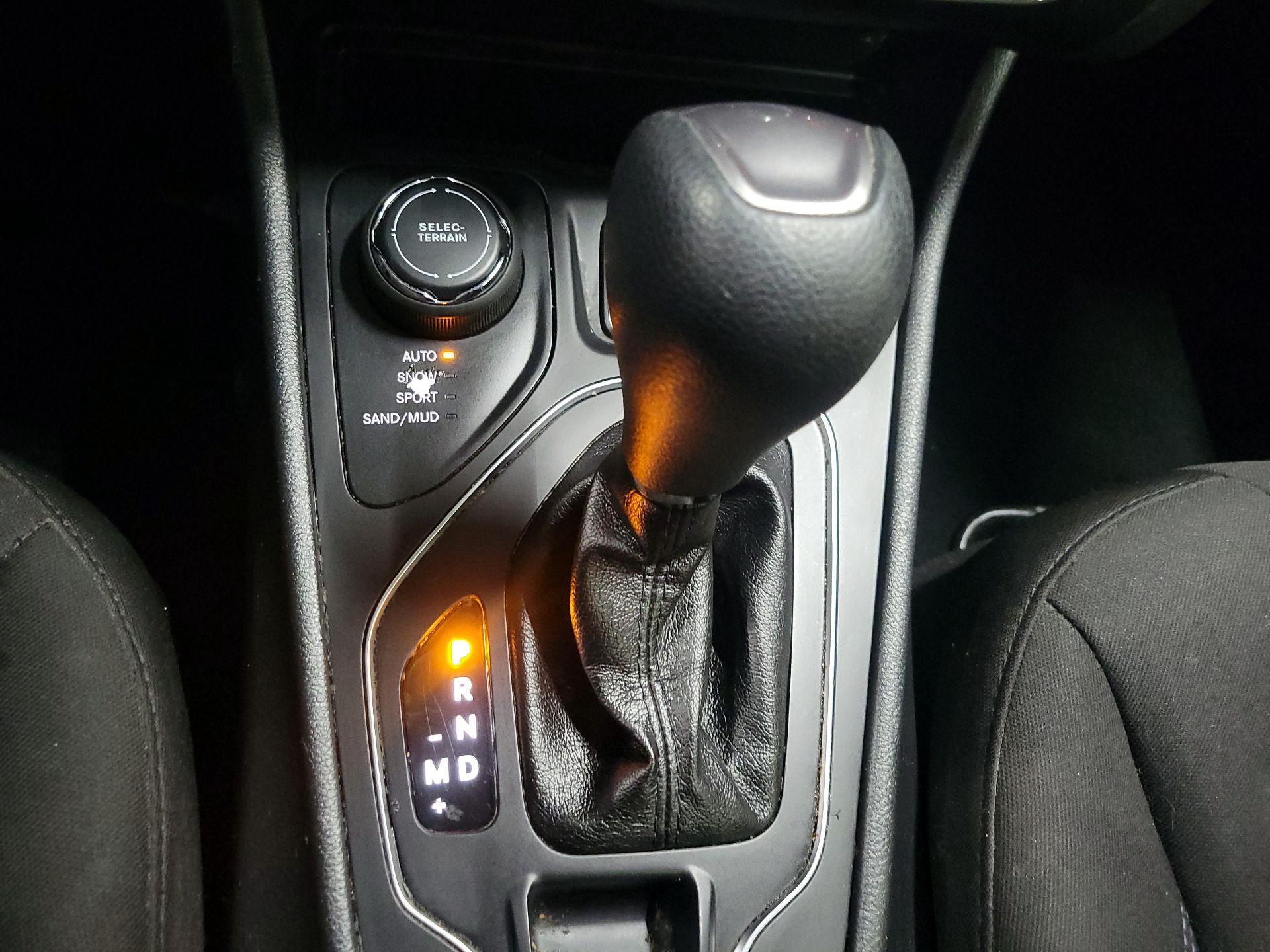 Thumbnail: 2020 Jeep Cherokee - 17