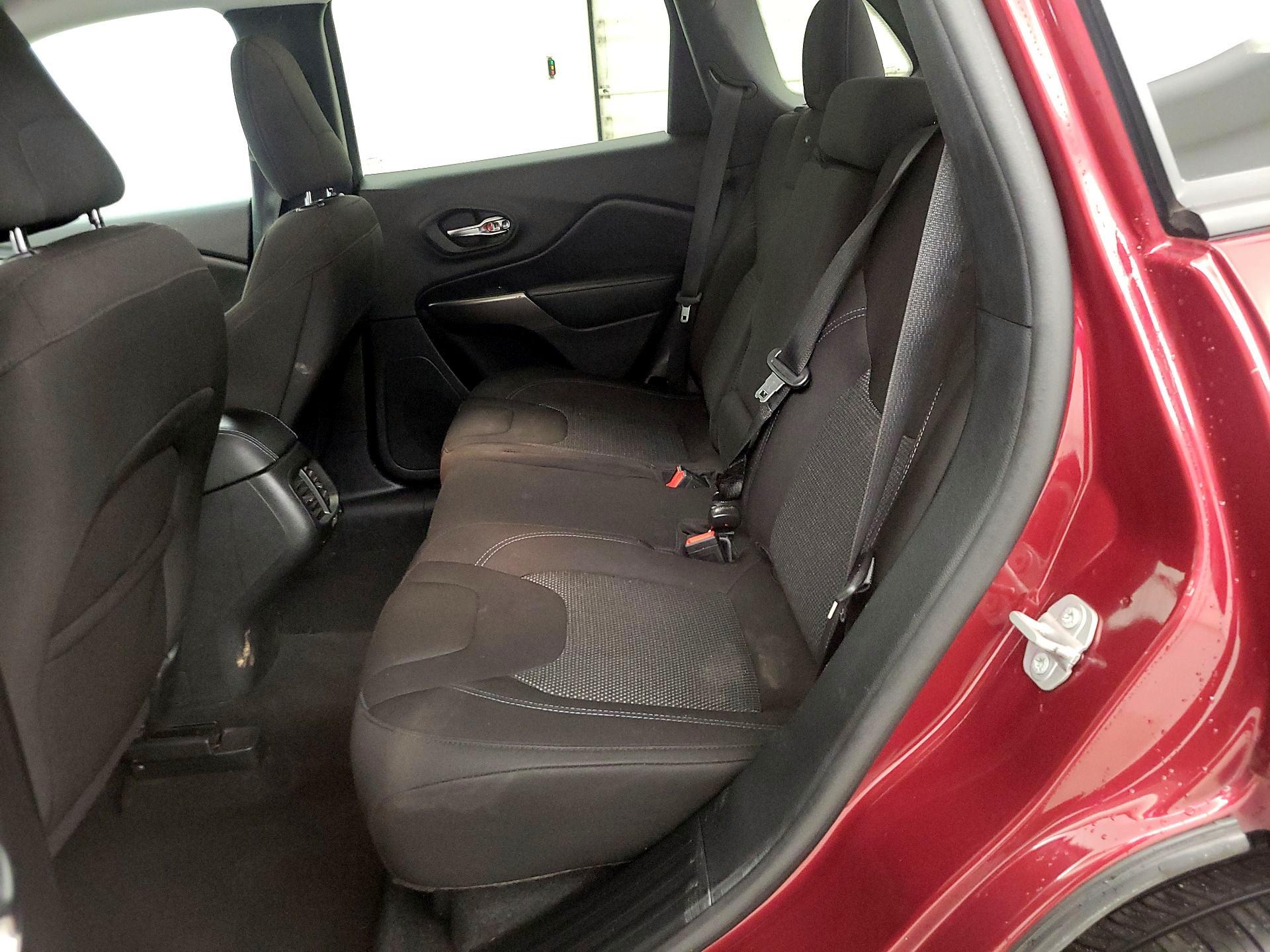 Thumbnail: 2020 Jeep Cherokee - 19