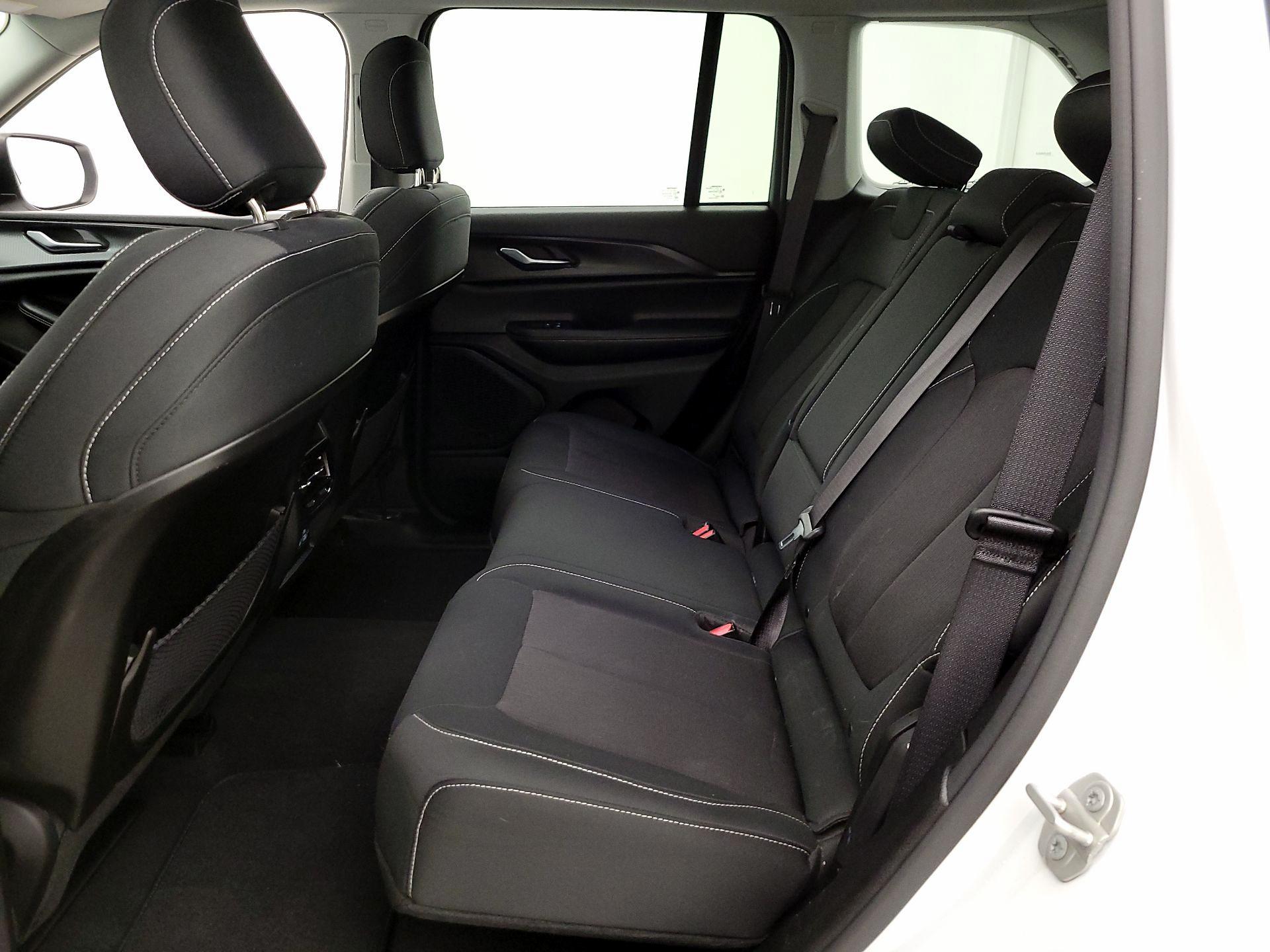 Thumbnail: 2023 Jeep Grand Cherokee - 20