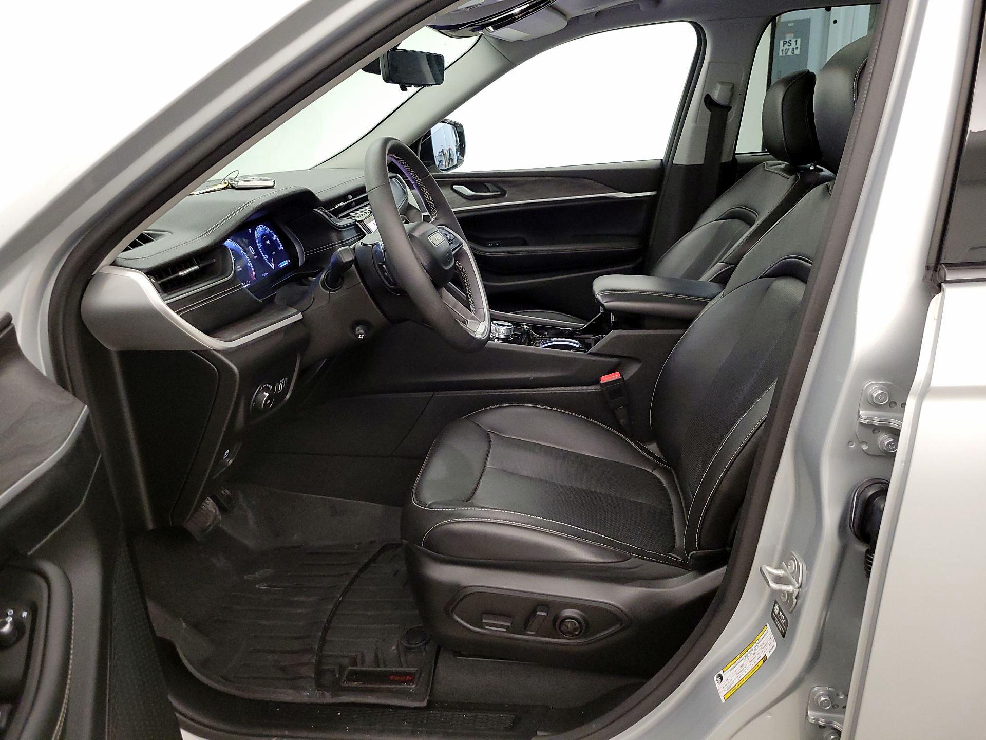 Thumbnail: 2023 Jeep Grand Cherokee - 11