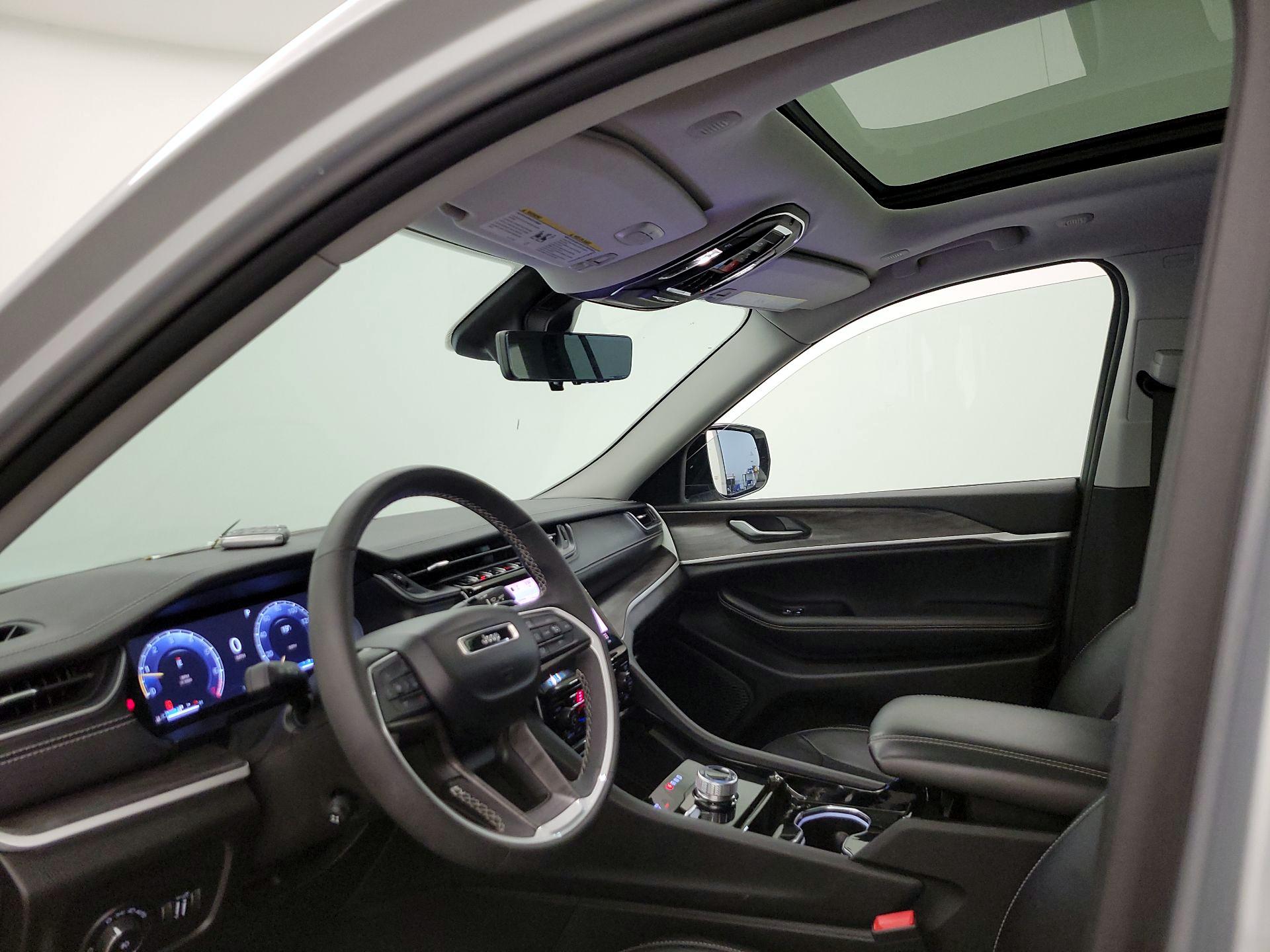 Thumbnail: 2023 Jeep Grand Cherokee - 20