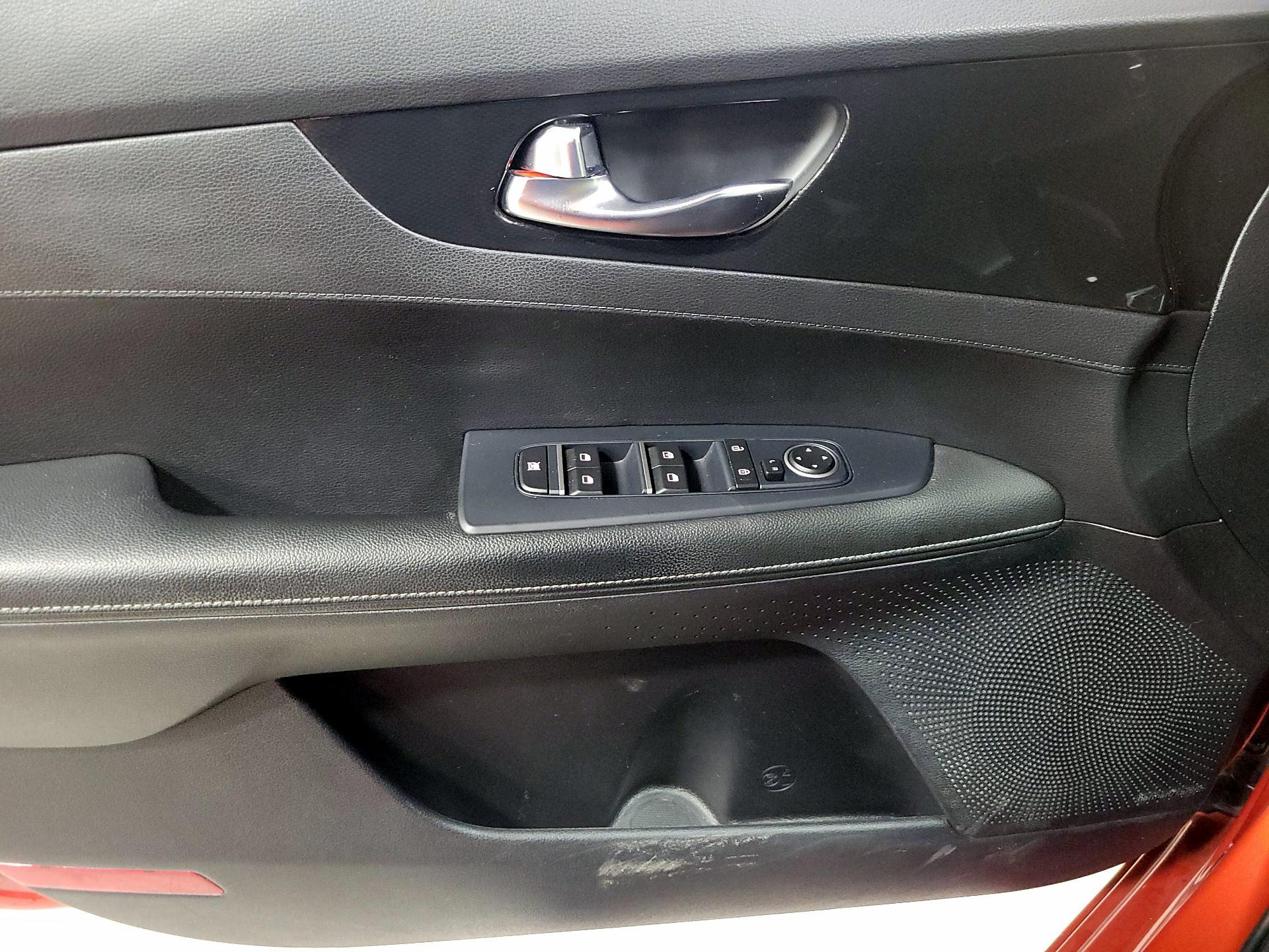 Thumbnail: 2020 Kia Forte - 12