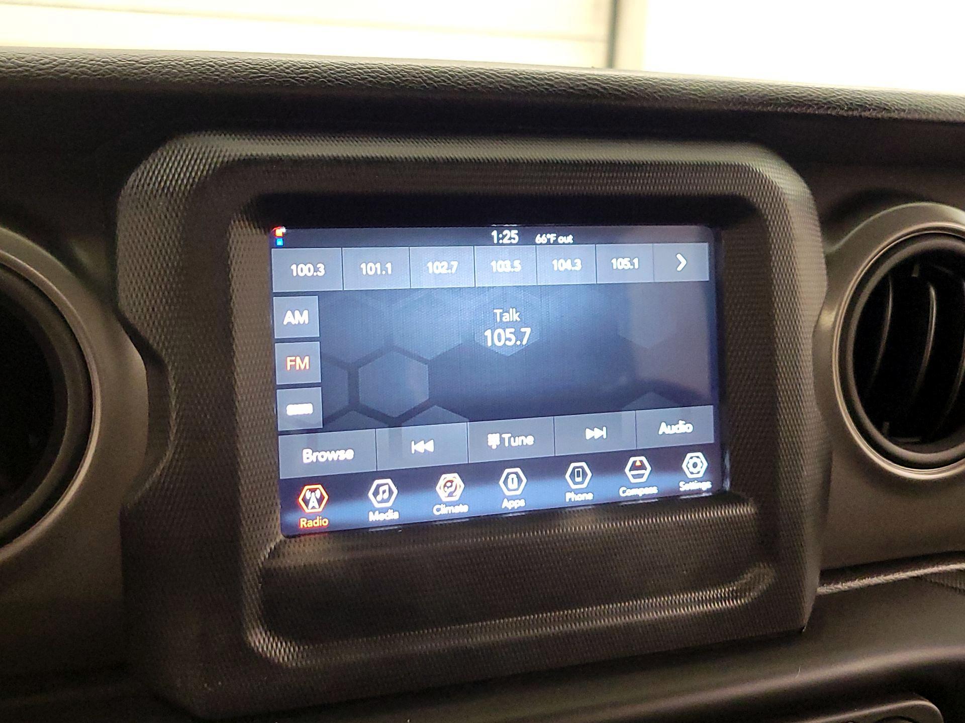 Thumbnail: 2022 Jeep Wrangler - 15