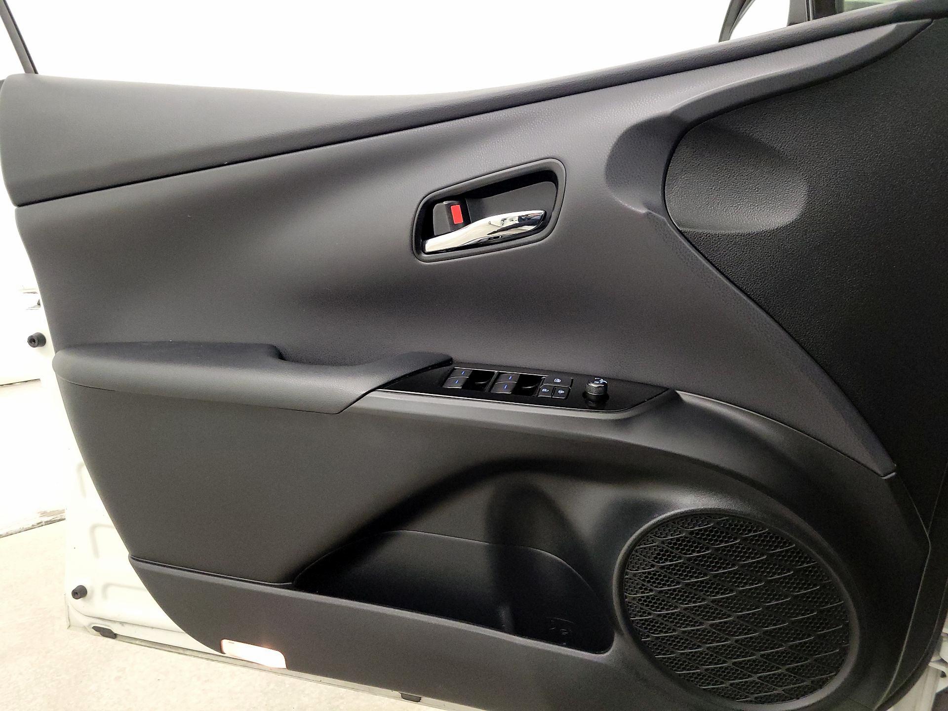 Thumbnail: 2020 Toyota Prius Prime - 12