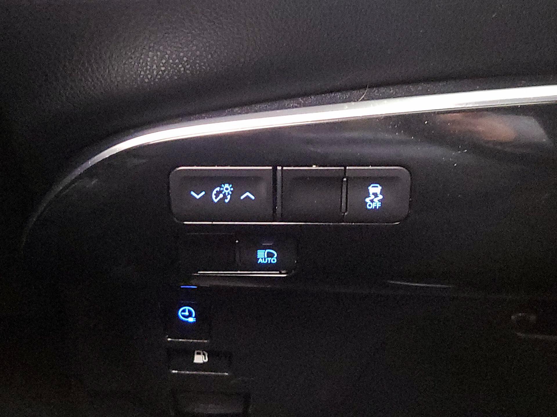 Thumbnail: 2020 Toyota Prius Prime - 13