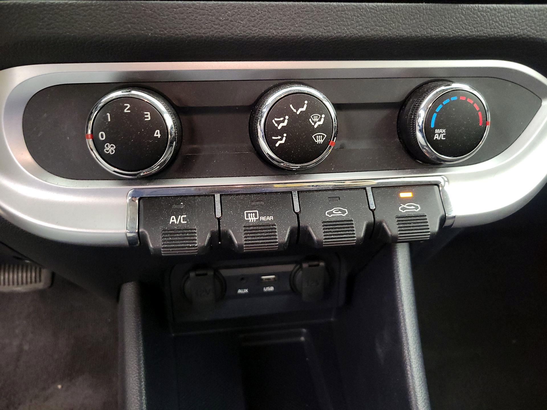 Thumbnail: 2016 Kia Rio - 15