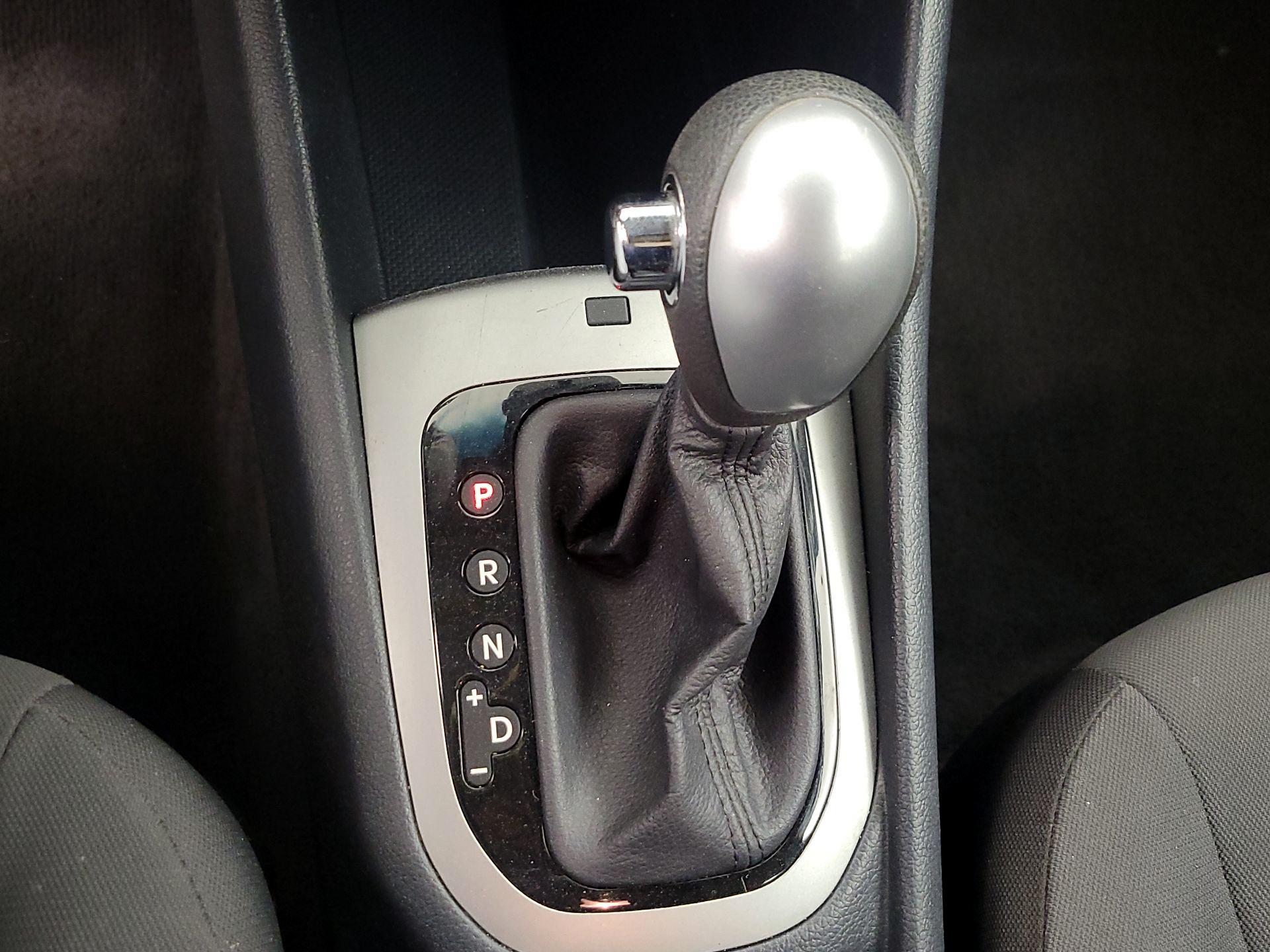 Thumbnail: 2016 Kia Rio - 16