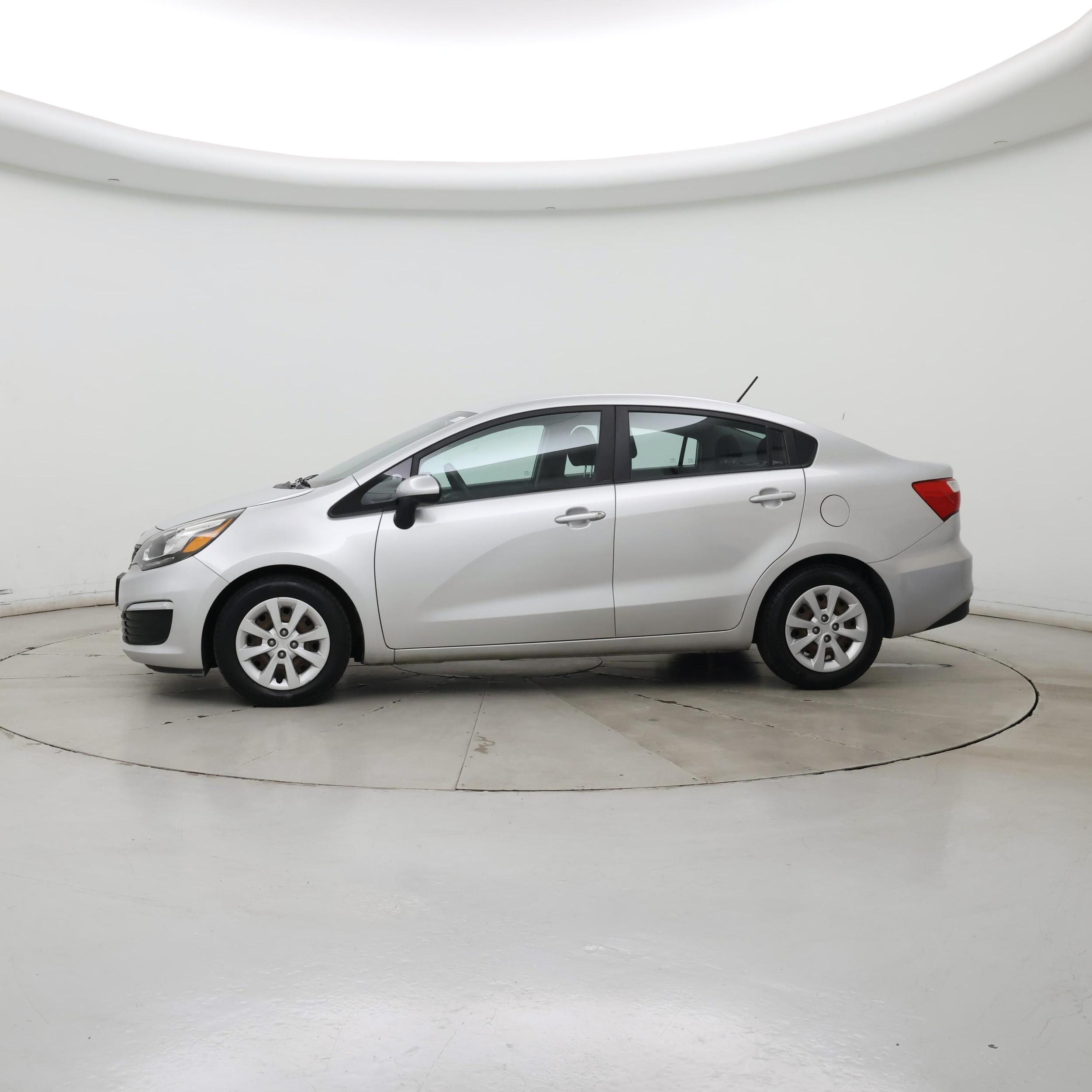 Thumbnail: 2016 Kia Rio - 3