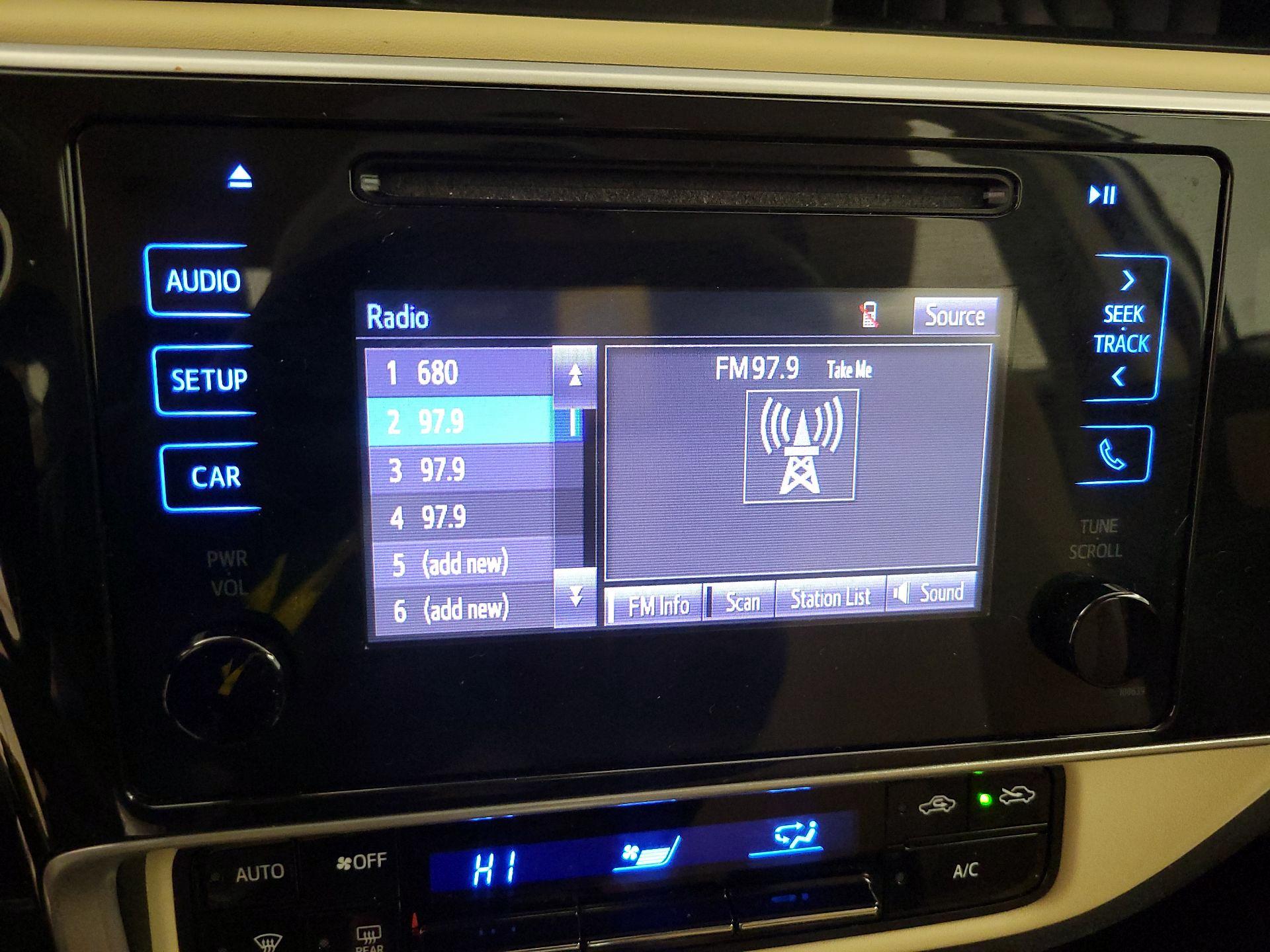 Thumbnail: 2018 Toyota Corolla - 15