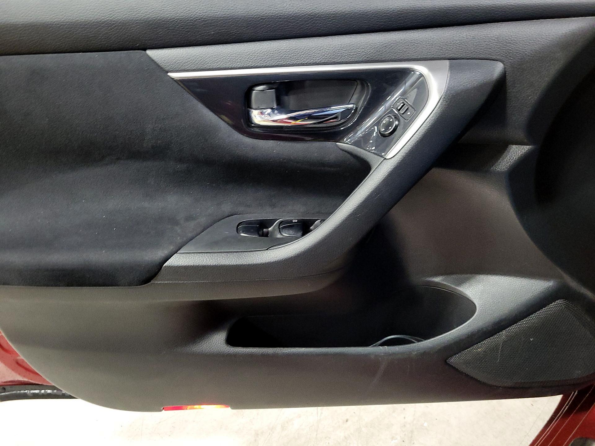 Thumbnail: 2014 Nissan Altima - 12