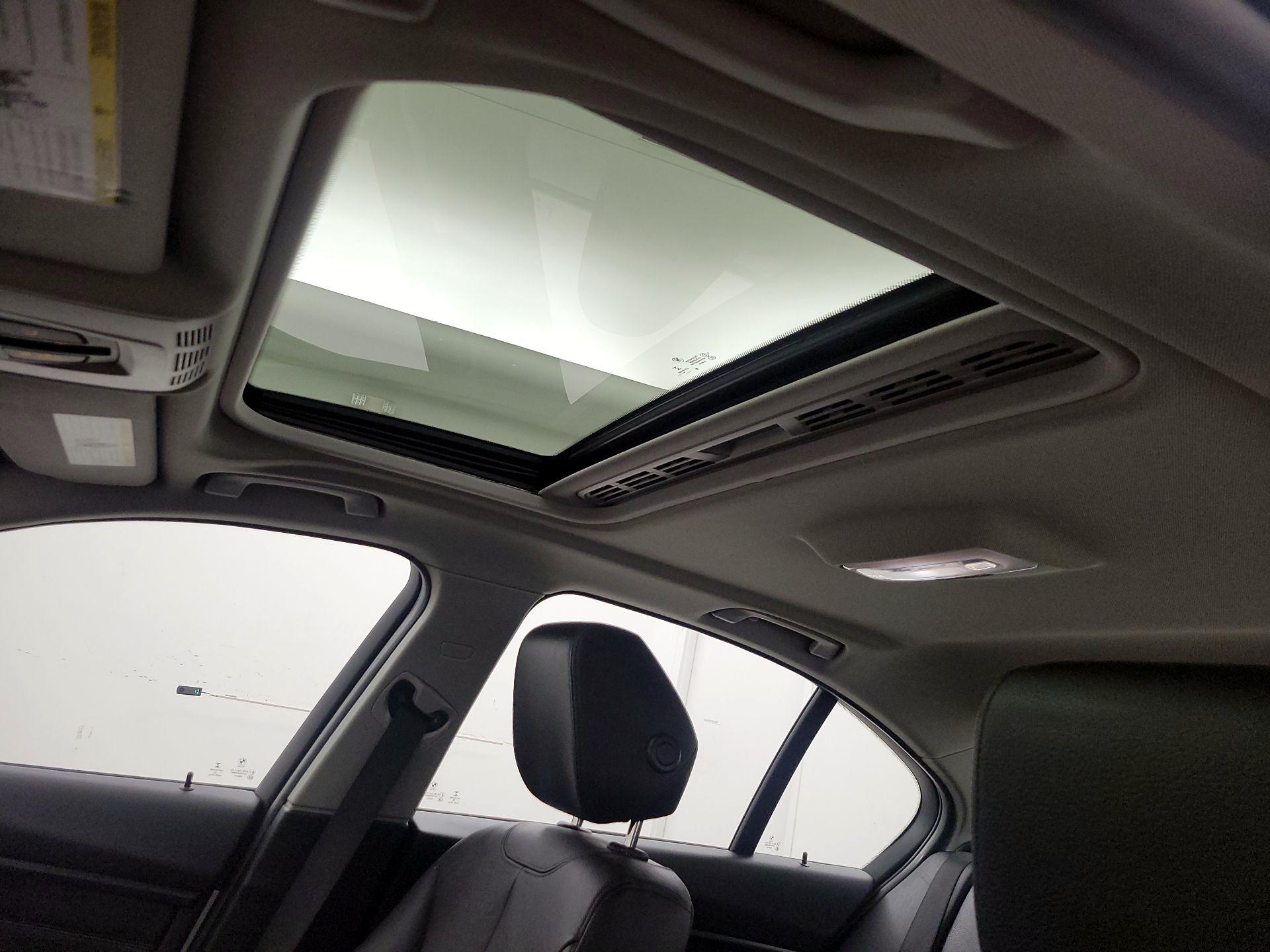 Thumbnail: 2015 BMW 3 Series - 19